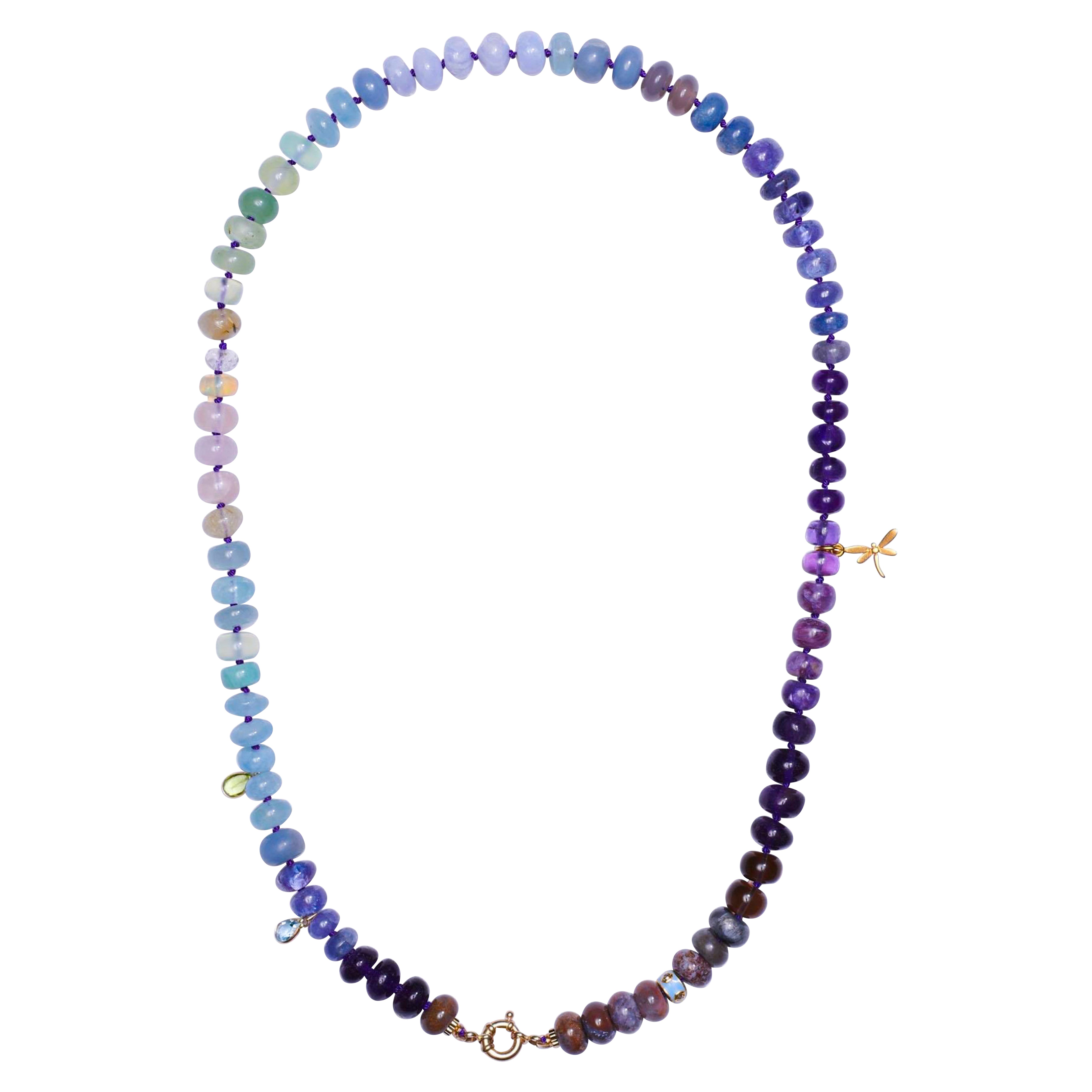 Collana in oro giallo con zaffiro blu e diamante opale da 200 carati