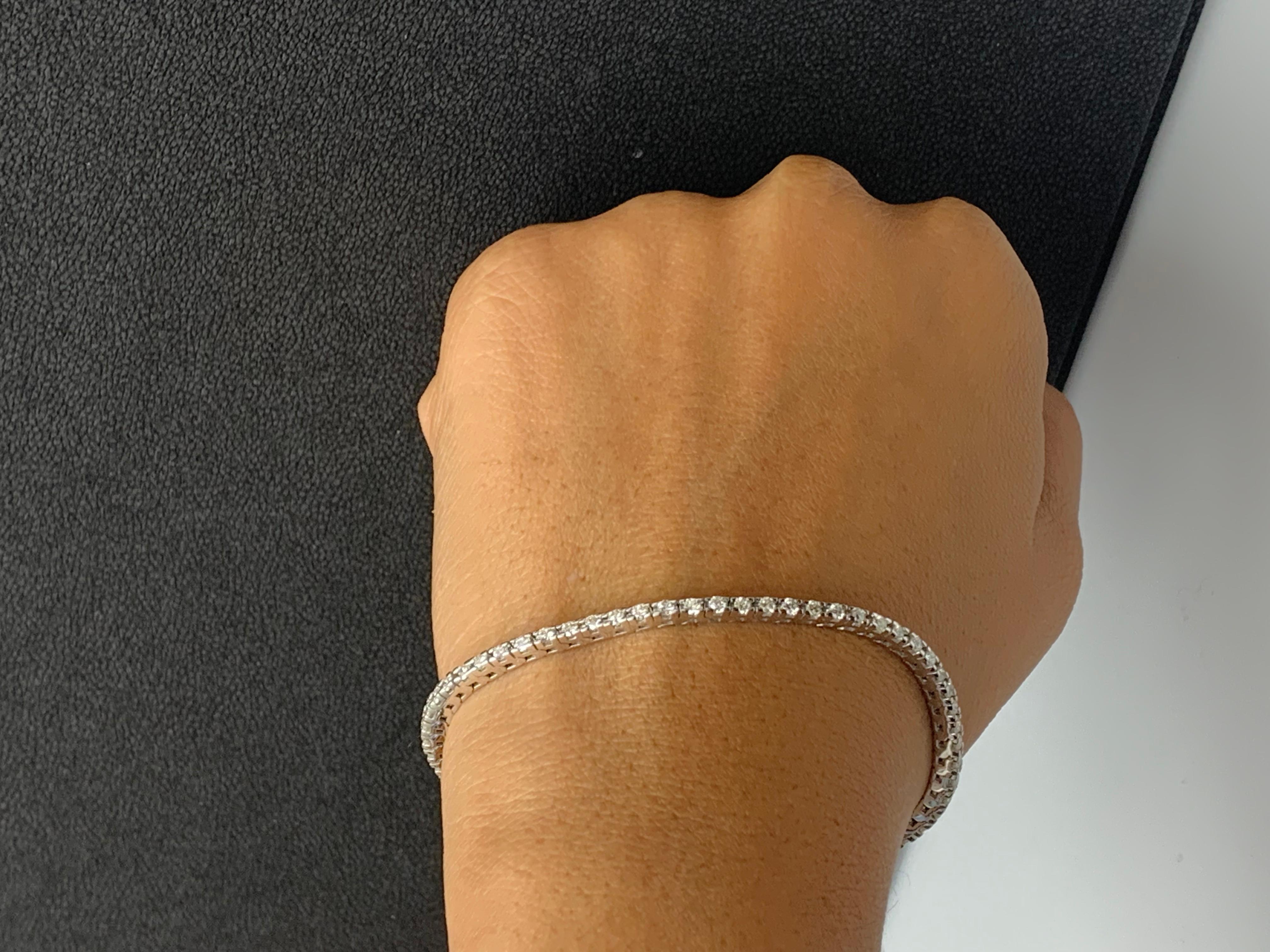 2,00 Karat Brillantschliff Rundes Diamant-Tennisarmband aus 14K Weißgold (Moderne) im Angebot