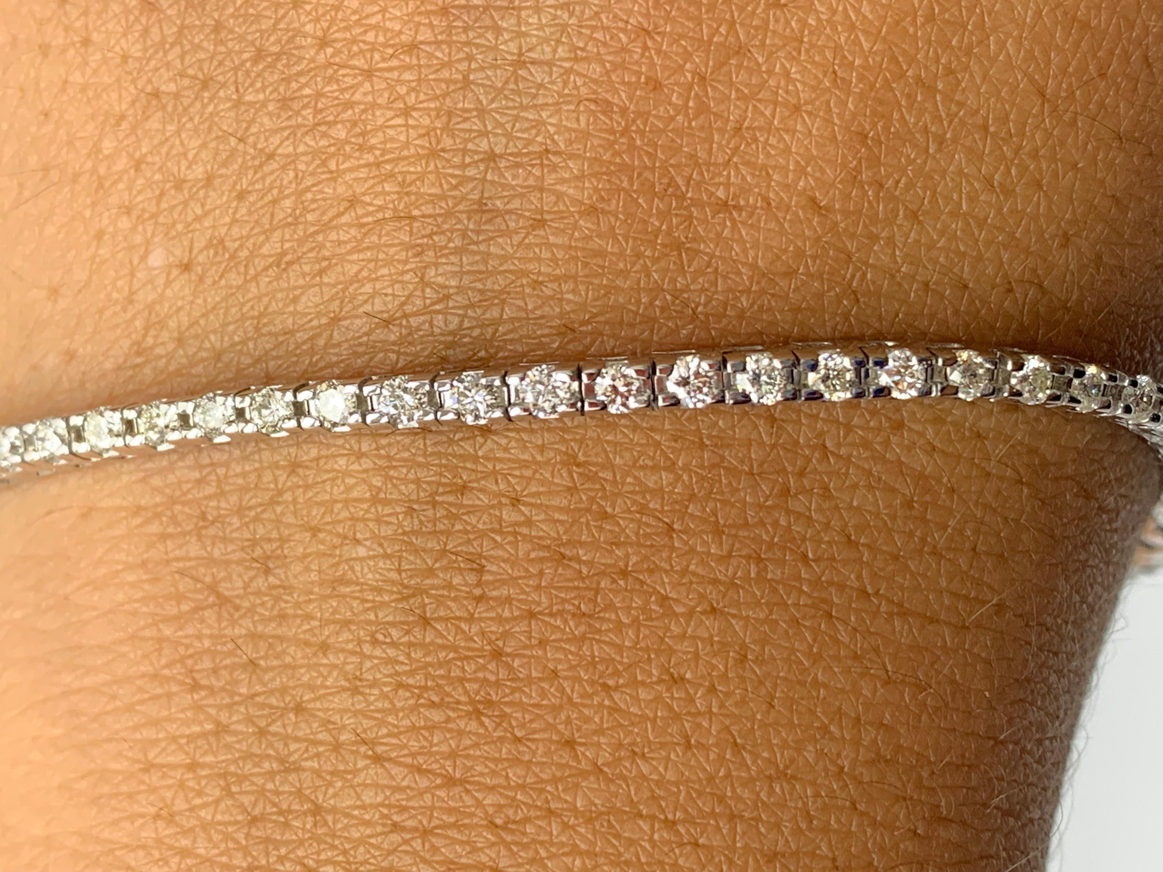 Women's 2.00 Carat Brilliant Cut Round Diamond Tennis Bracelet in 14K White Gold For Sale