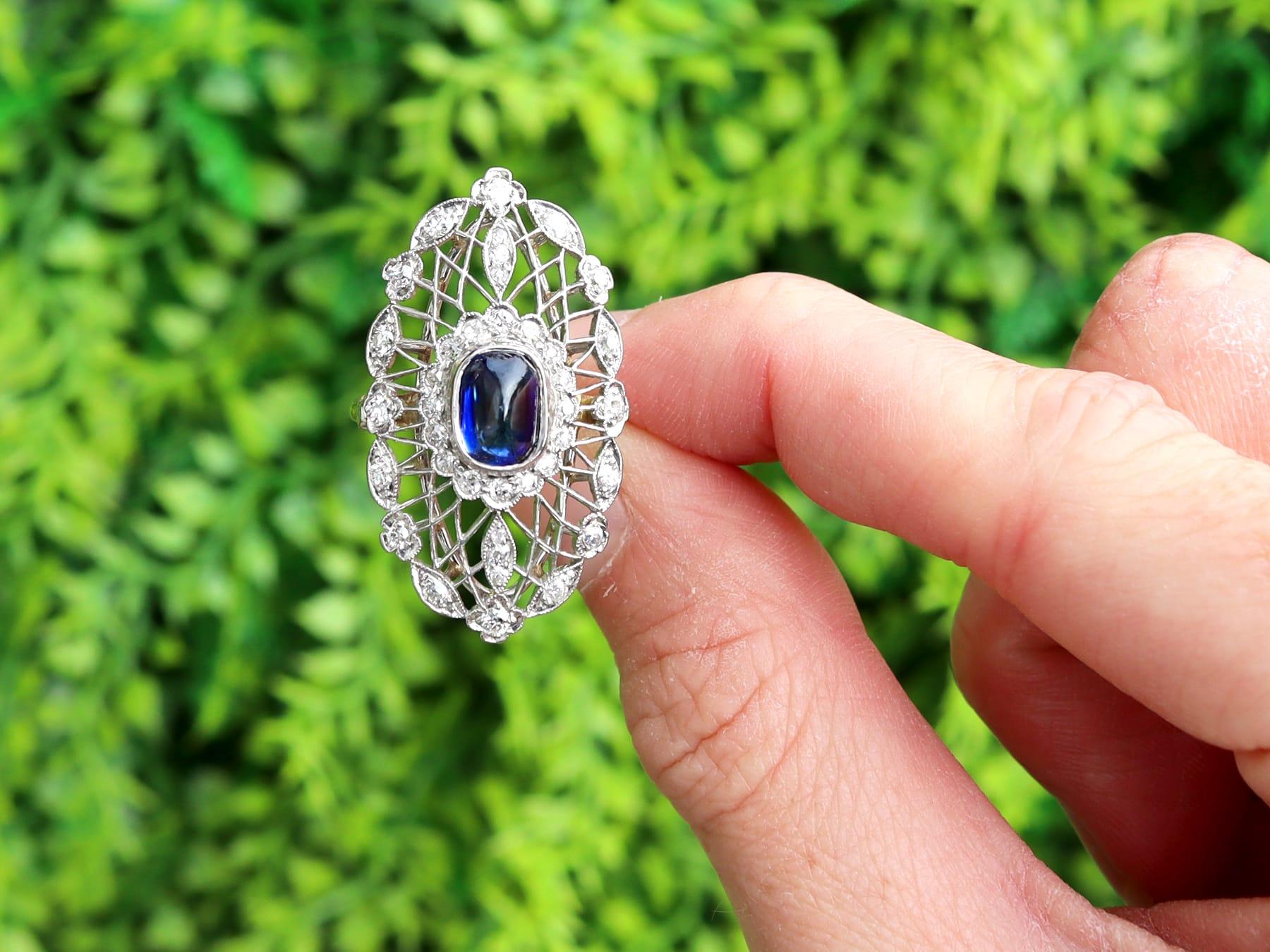 Eine atemberaubende, feine und beeindruckende antike 2 Karat Ceylon Saphir und 1,16 Karat Diamant, 18 Karat Gelbgold und Platin gesetzt Cocktail-Ring; Teil unserer vielfältigen antiken Saphir-Schmuck und Estate Jewelry Collections.

Dieser