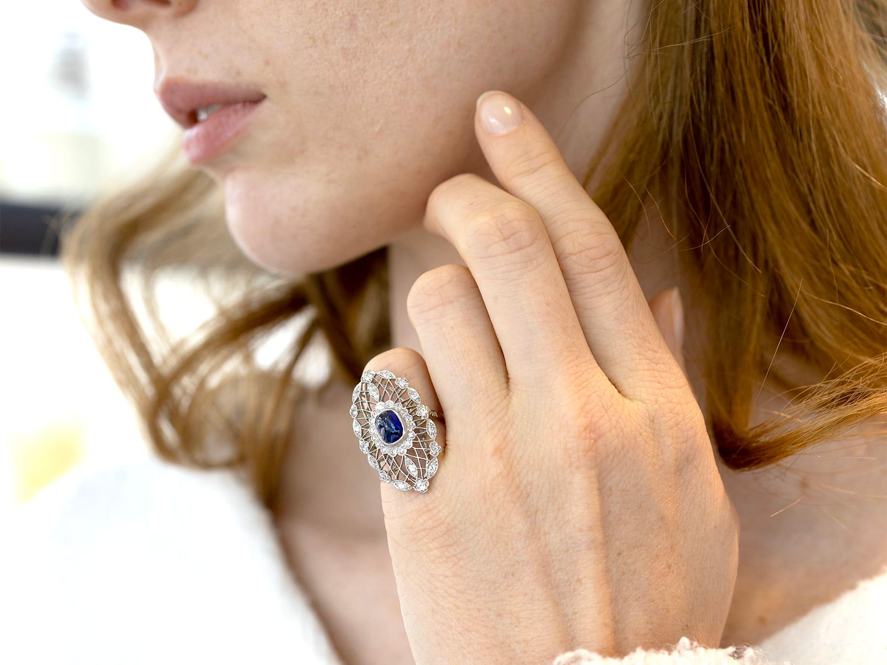 2,00 Karat Ceylon Saphir und 1,16 Karat Diamant 18k Gelbgold Cocktail Ring im Zustand „Hervorragend“ im Angebot in Jesmond, Newcastle Upon Tyne