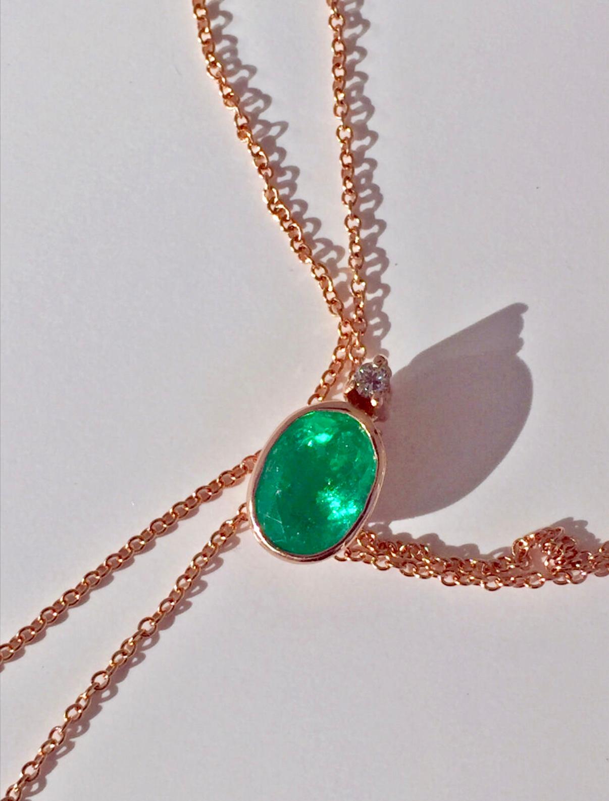 Oval Cut 2.00 Carat Colombian Emerald Solitaire Pendant Necklace 18 Karat Rose Gold