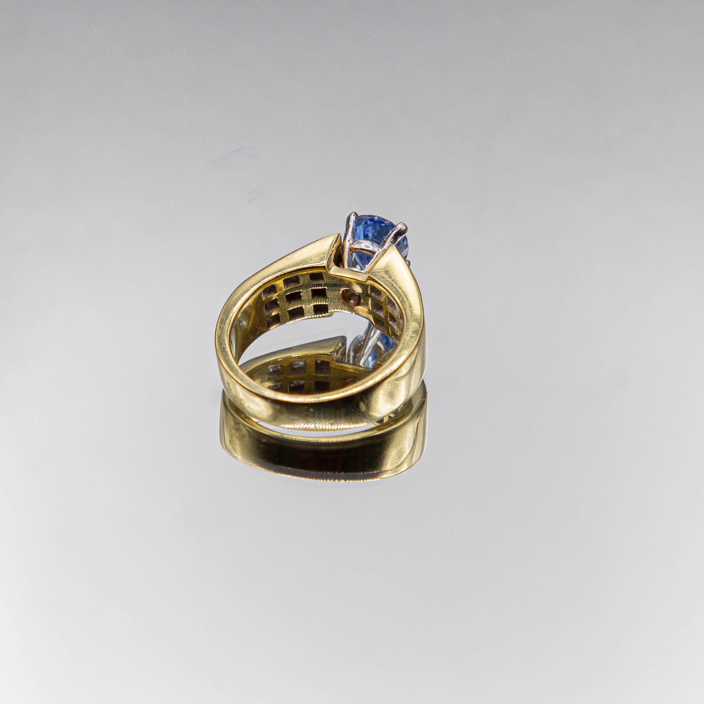 2.00 Carat Cornflower Blue Ceylon Sapphire/ 1.50cts. Diamonds/ 18K Plat Ring For Sale 1