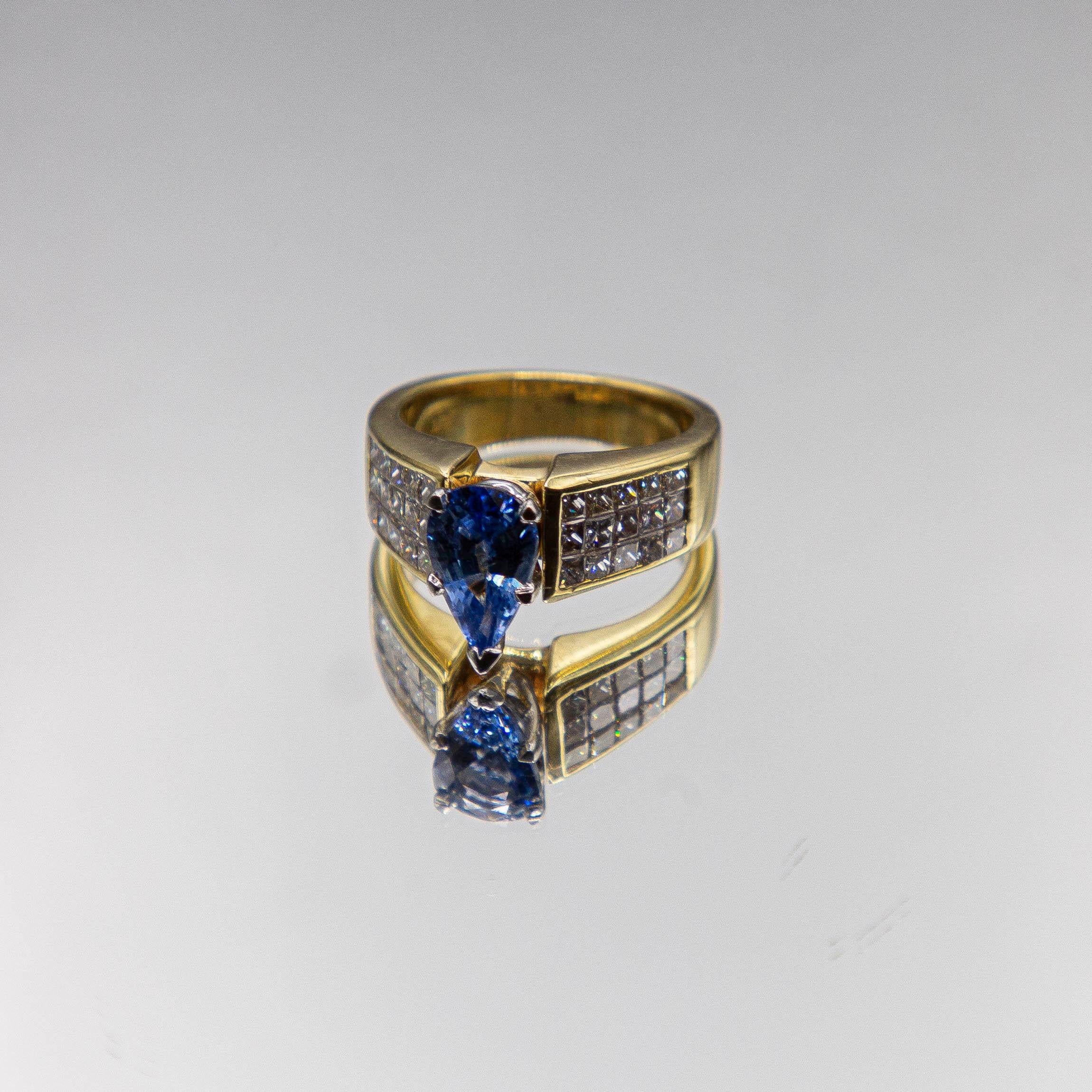 2.00 Carat Cornflower Blue Ceylon Sapphire/ 1.50cts. Diamonds/ 18K Plat Ring For Sale 3