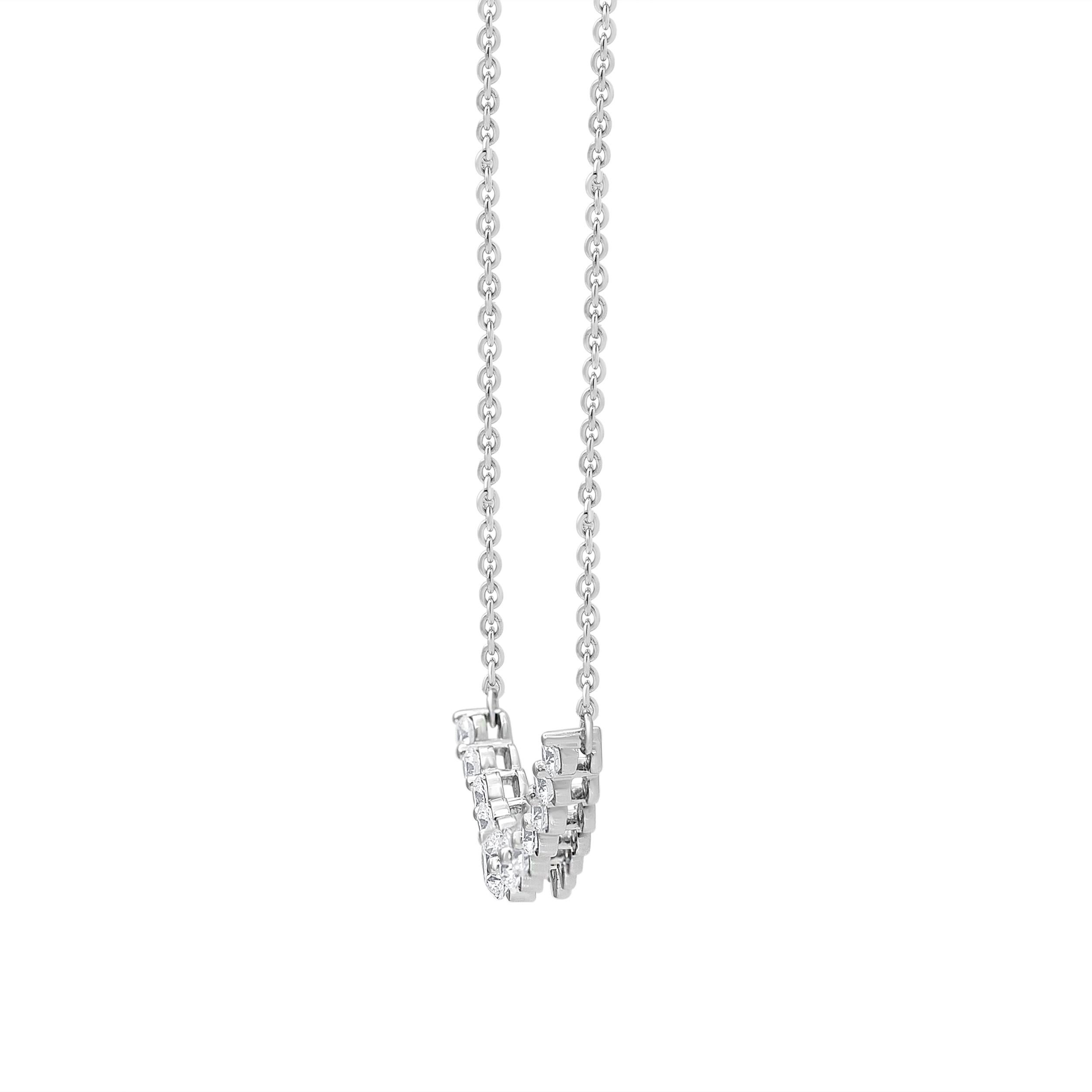 Elevate her attire with the sizzling look of this graduated diamond necklace. Crafted in cool 18K white gold, this shimmering style features a gently curved row of prong-set diamonds that taper down in size toward the sides. Radiant with 2 cttw. of