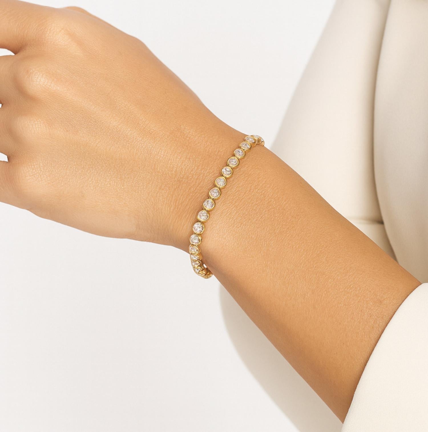 Contemporary 2.00 Carat Diamond 18K Yellow Gold Tennis Bracelet For Sale