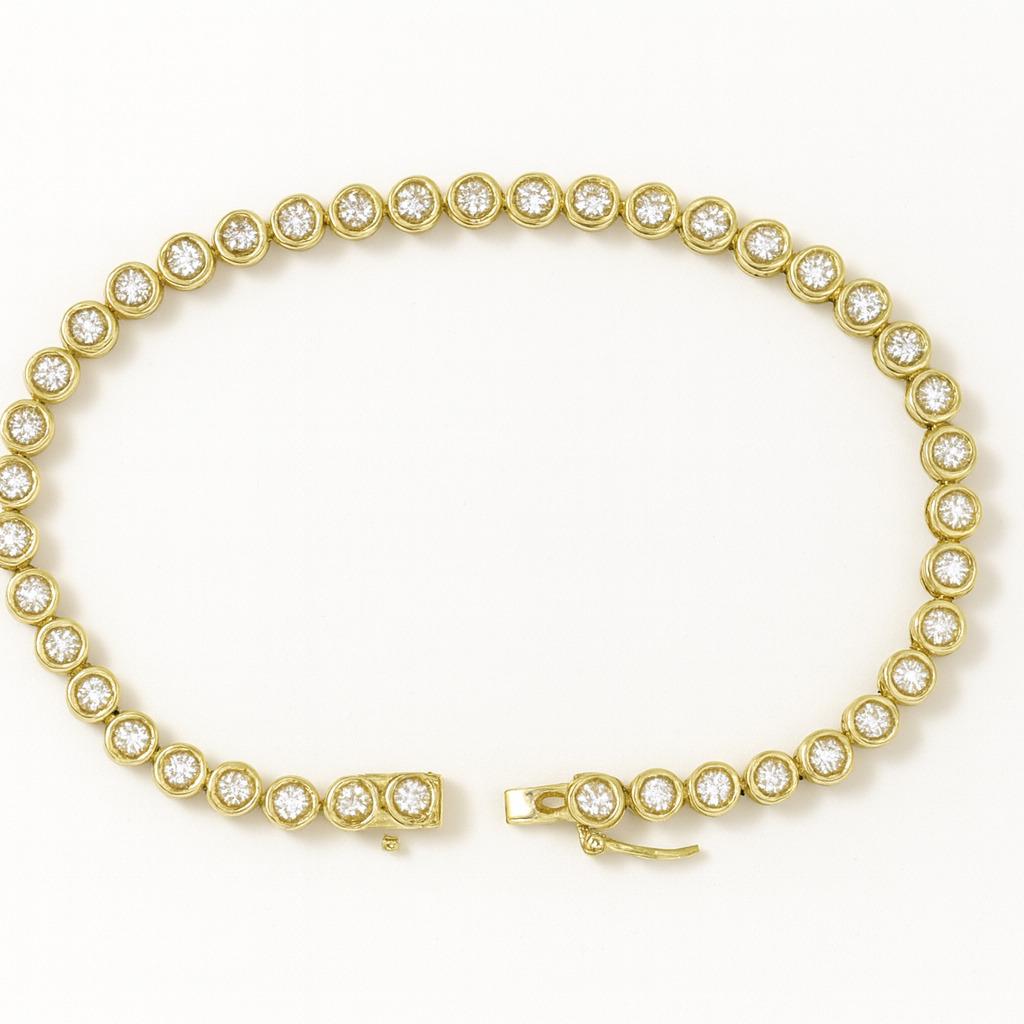 Round Cut 2.00 Carat Diamond 18K Yellow Gold Tennis Bracelet For Sale