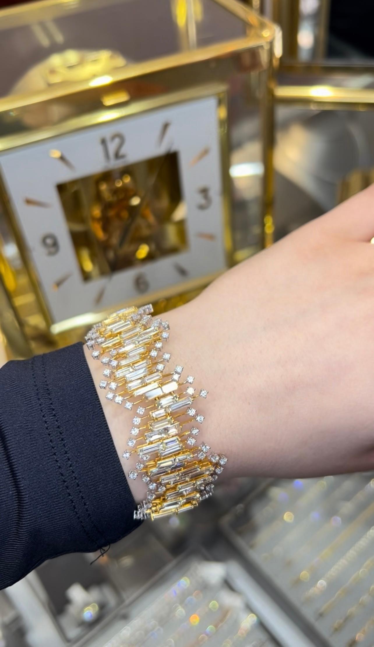 Bracelet en or jaune et blanc avec diamants baguettes et diamants ronds de 20,0 carats Neuf - En vente à Great Neck, NY