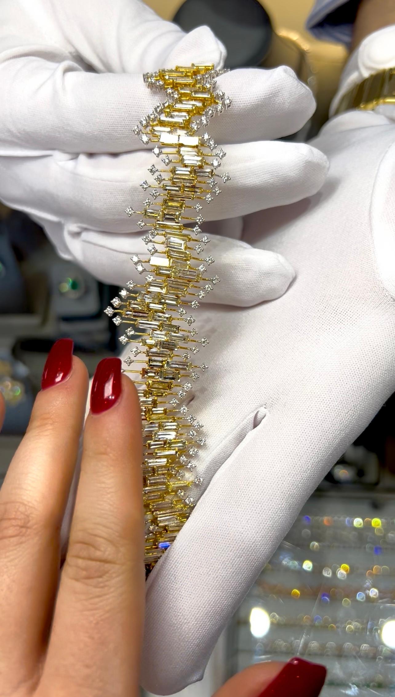 Bracelet en or jaune et blanc avec diamants baguettes et diamants ronds de 20,0 carats en vente 1