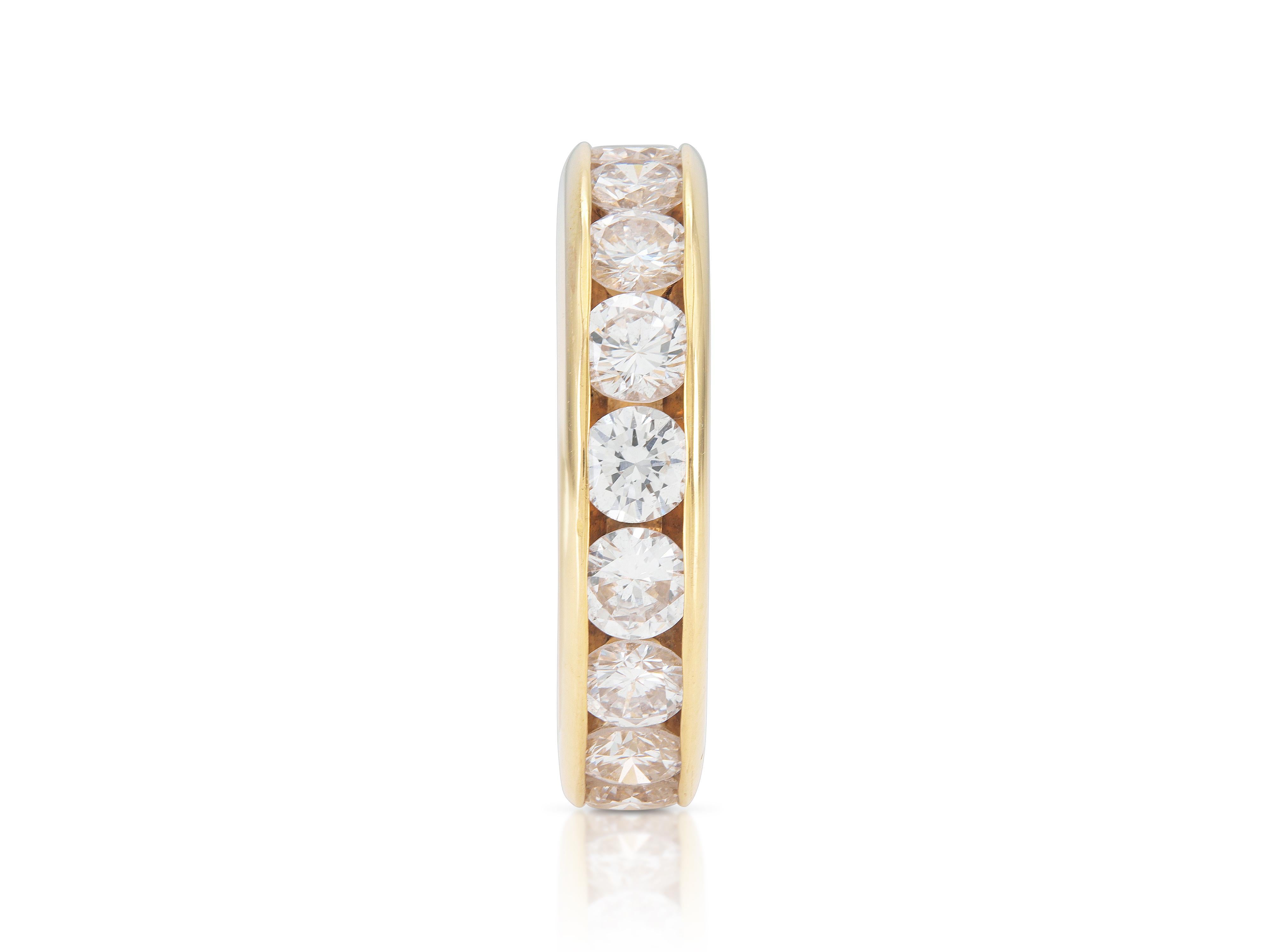 2.00 Carat Diamond Channel Set Eternity Band Corte redondo en venta