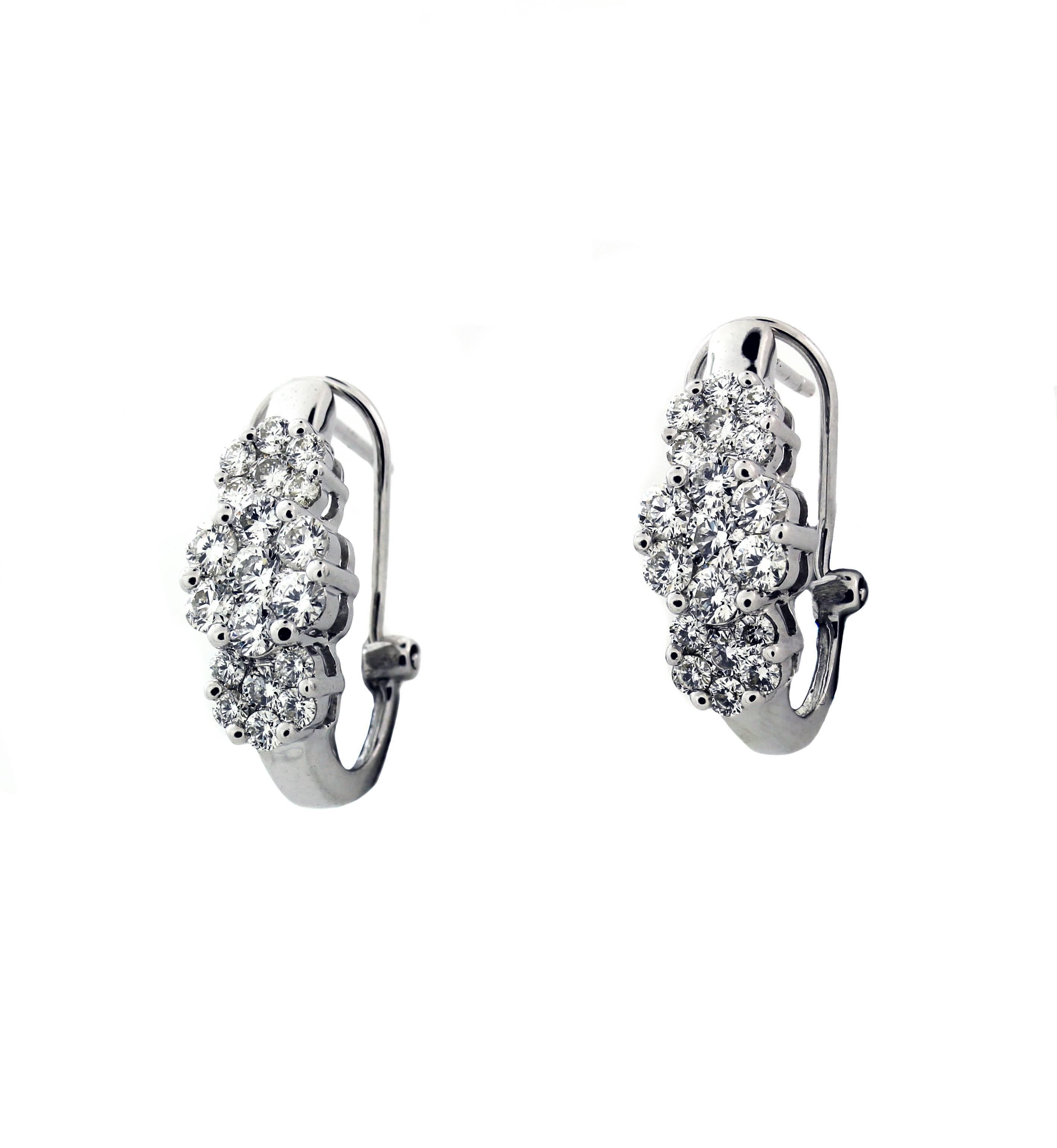 14K White gold earrings with diamond clusters

Apprx. 2.00 carat G color, VS clarity diamonds. 38 diamonds total

Earrings are 0.8 inch in length x 0.3 inch width

Post omega backs

Made in USA