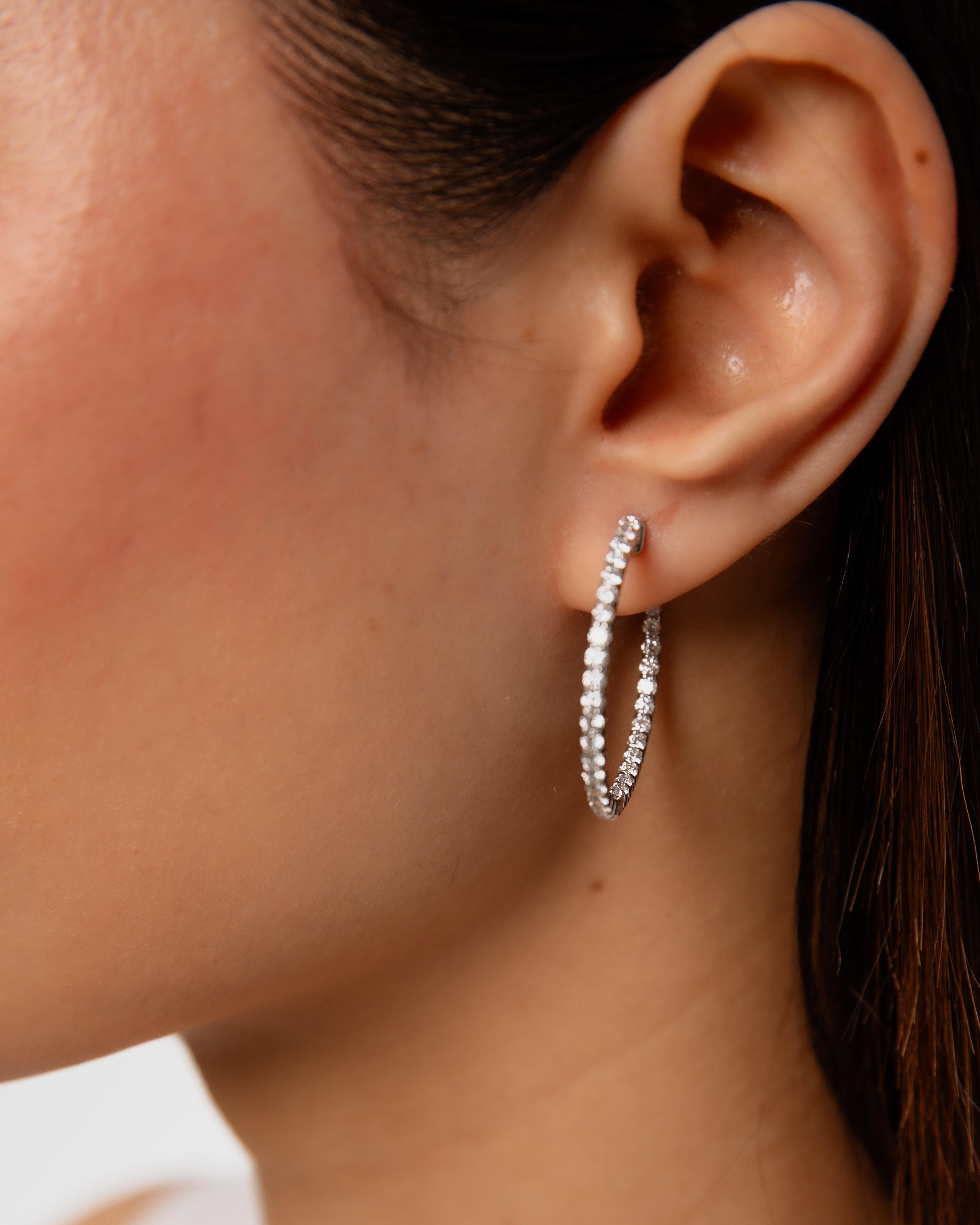 Women's or Men's 2.00 Carat Diamond Hoop earring For Sale
