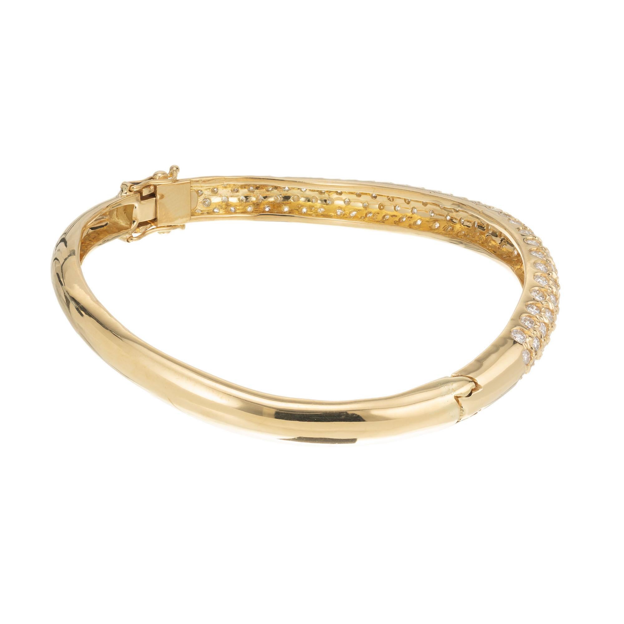 Women's 2.00 Carat Diamond Yellow Gold Swirl Bangle Bracelet For Sale