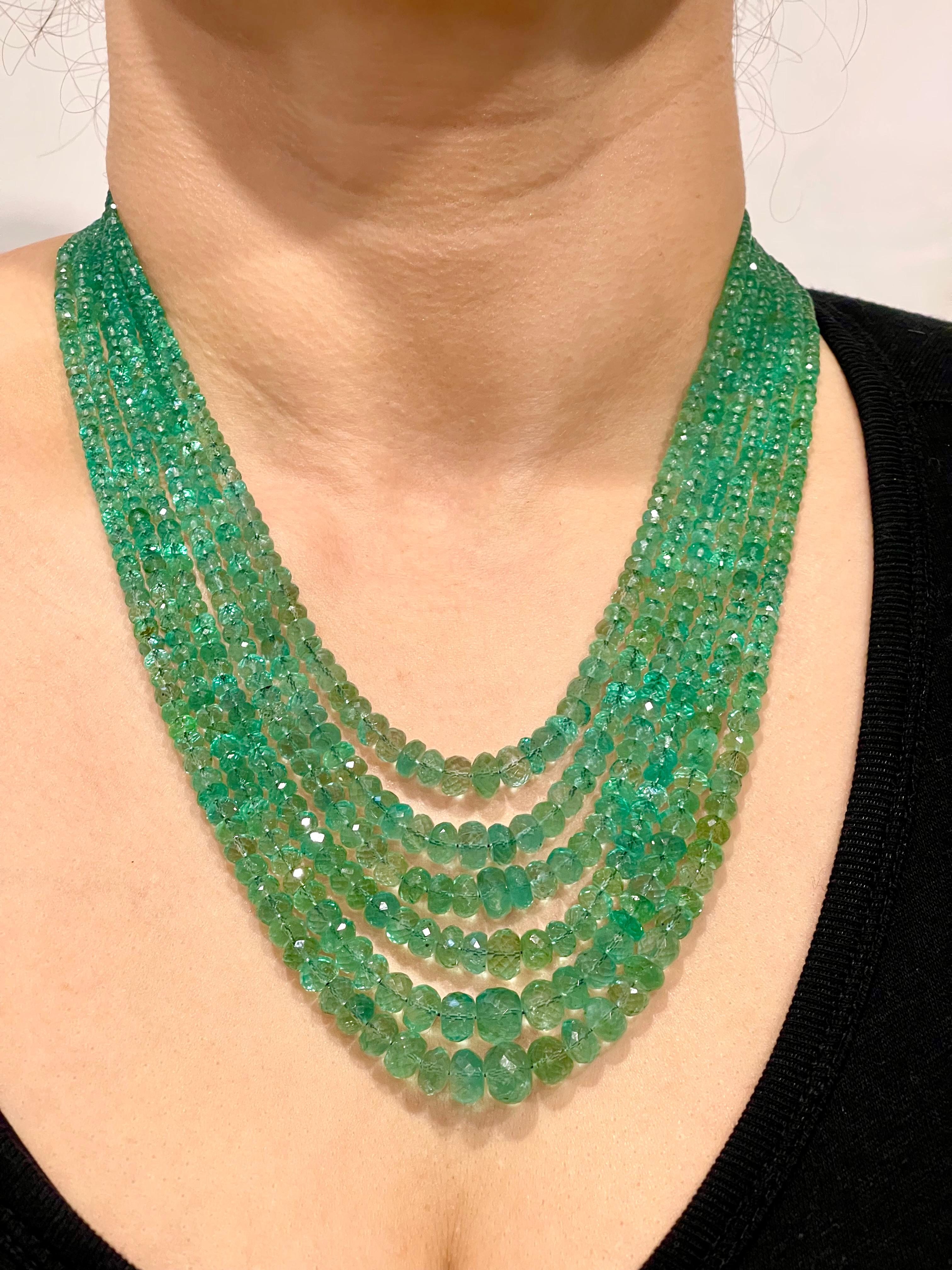 200 Carat Emerald Beads 7 Line Necklace with Diamond Clasp 18 Karat Yellow Gold In Excellent Condition In New York, NY