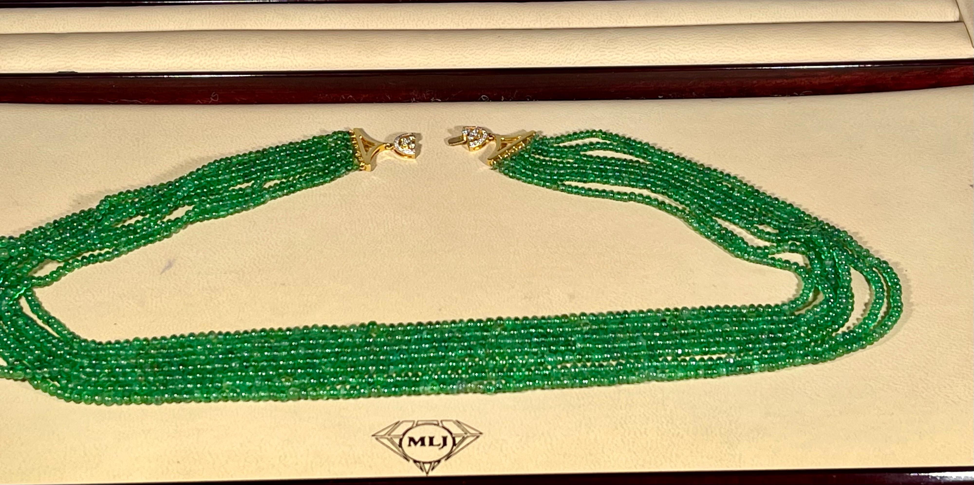 200 Carat Emerald Beads 7 Line Necklace with Diamond Clasp 18 Karat Yellow Gold For Sale 7