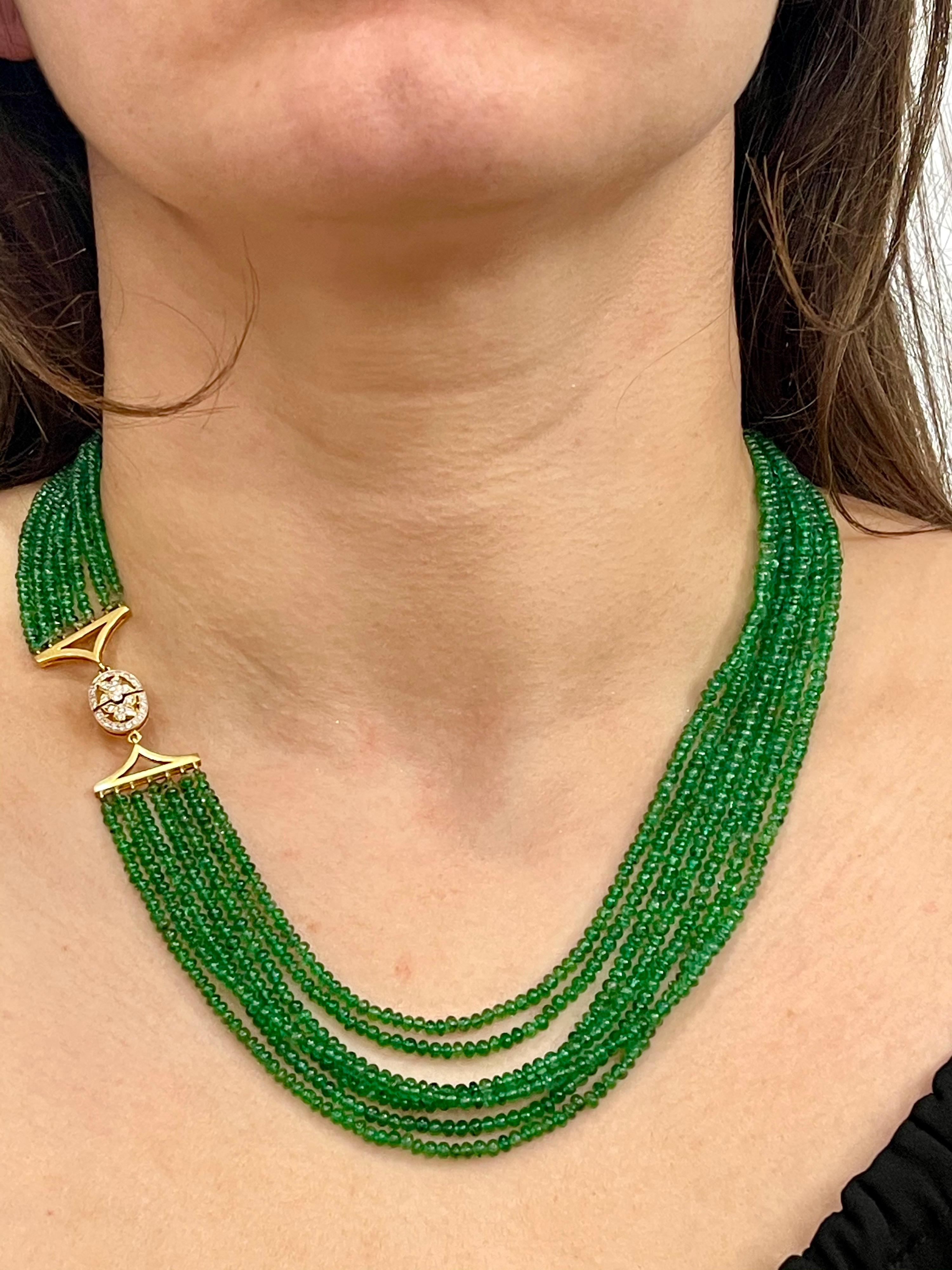 200 Carat Emerald Beads 7 Line Necklace with Diamond Clasp 18 Karat Yellow Gold For Sale 12
