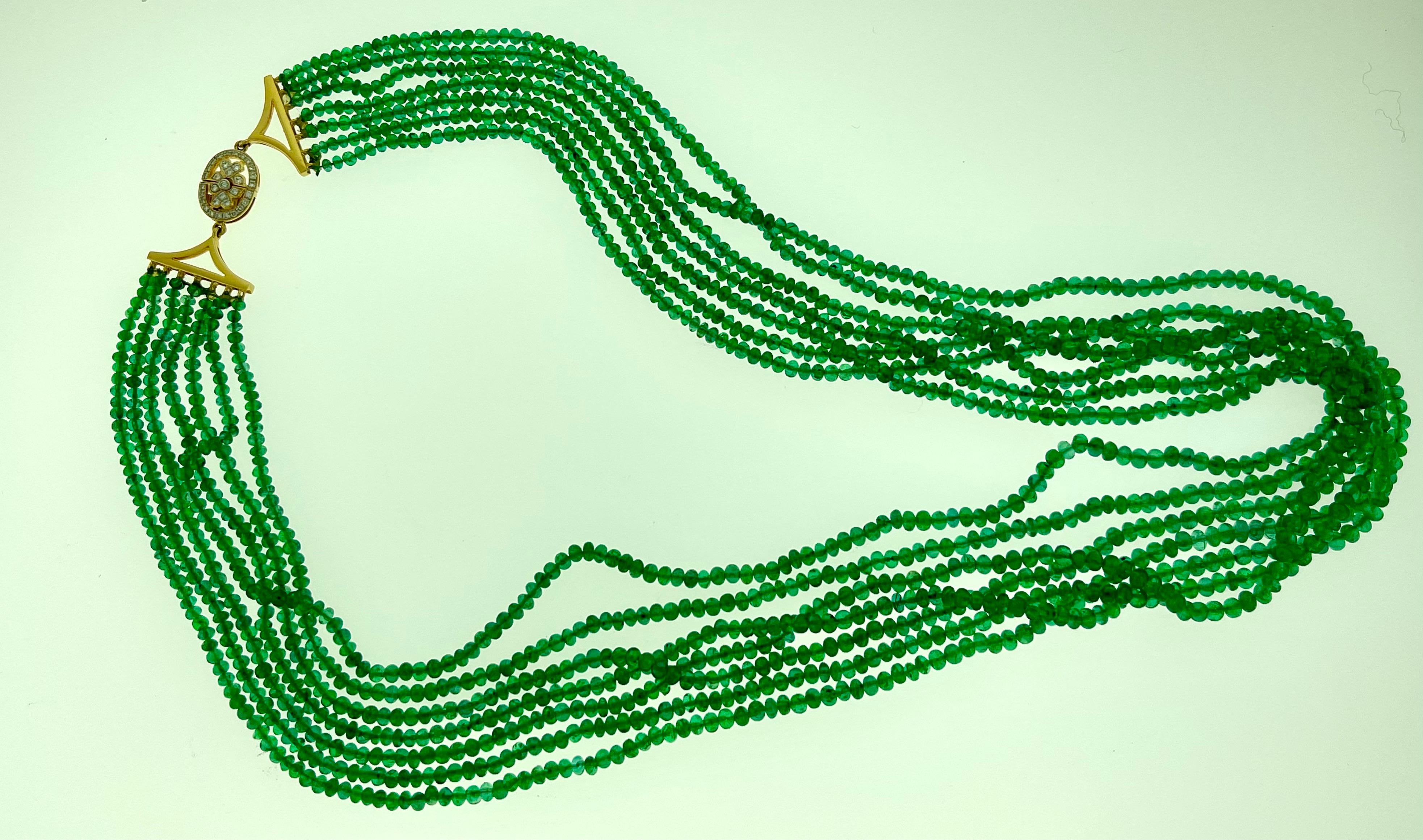 200 Karat Smaragdperlen 7 Linie Halskette mit Diamantverschluss 18 Karat Gelbgold im Zustand „Hervorragend“ im Angebot in New York, NY