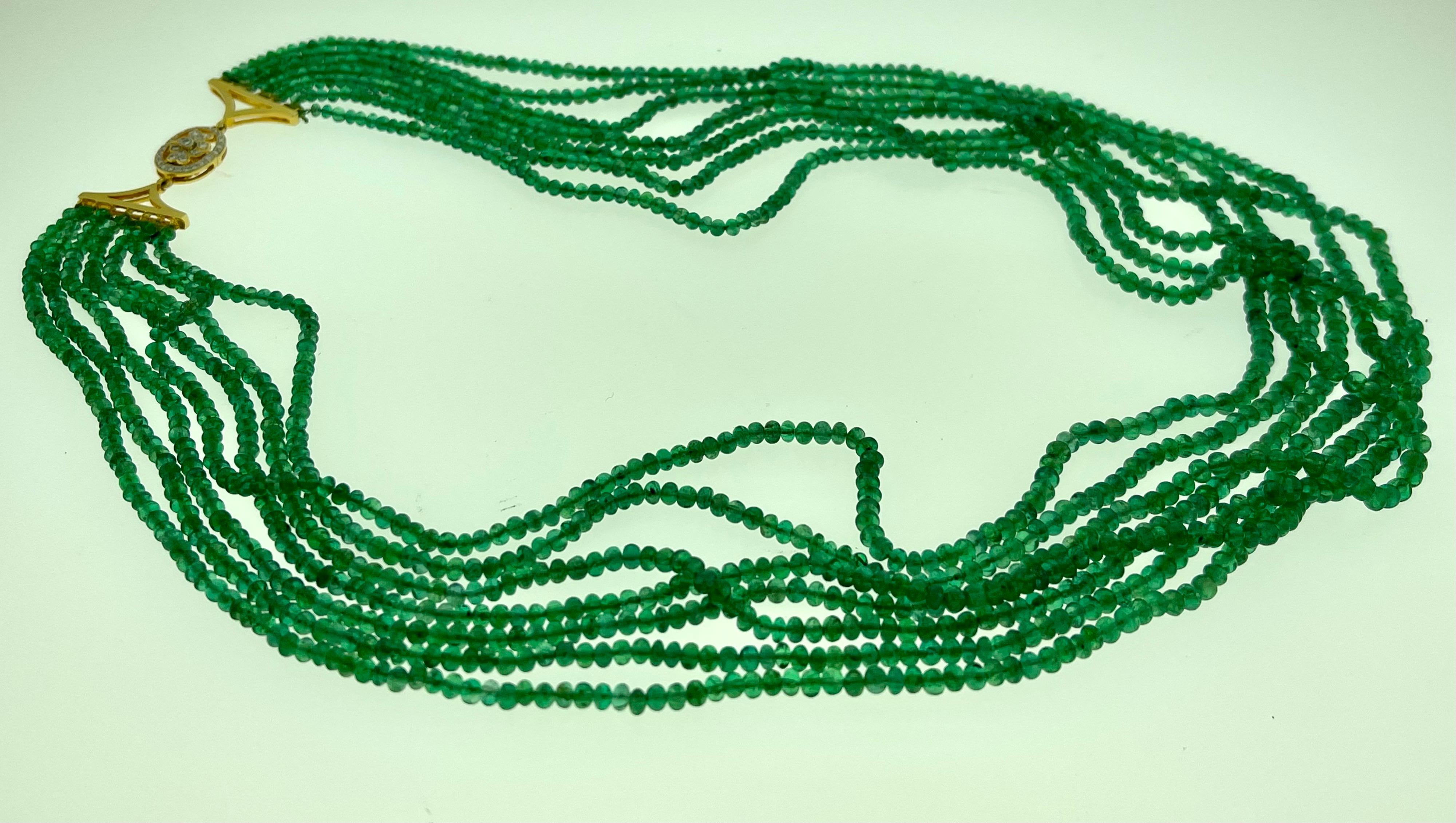 200 Karat Smaragdperlen 7 Linie Halskette mit Diamantverschluss 18 Karat Gelbgold Damen im Angebot
