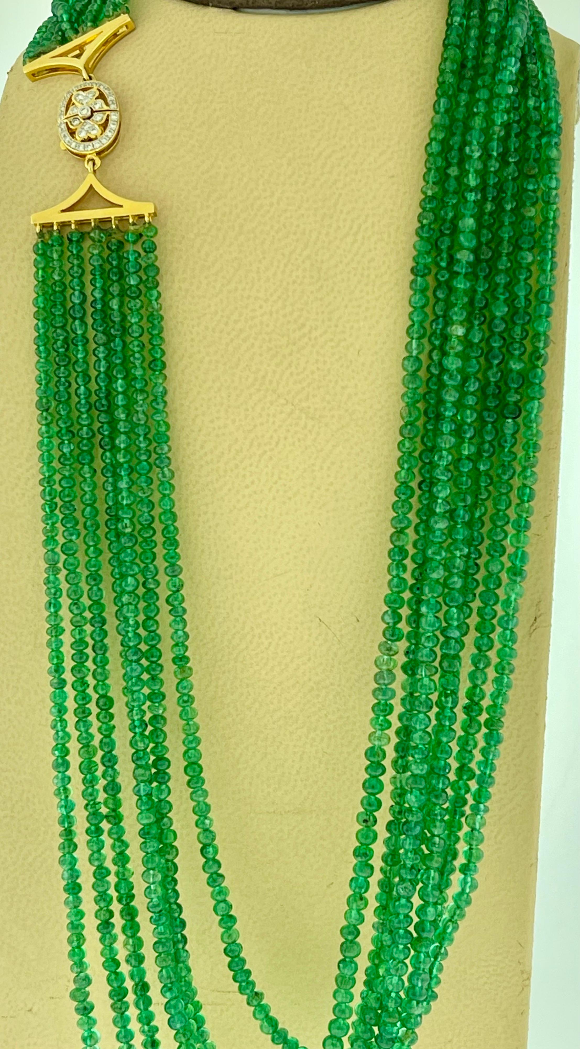 200 Carat Emerald Beads 7 Line Necklace with Diamond Clasp 18 Karat Yellow Gold For Sale 2