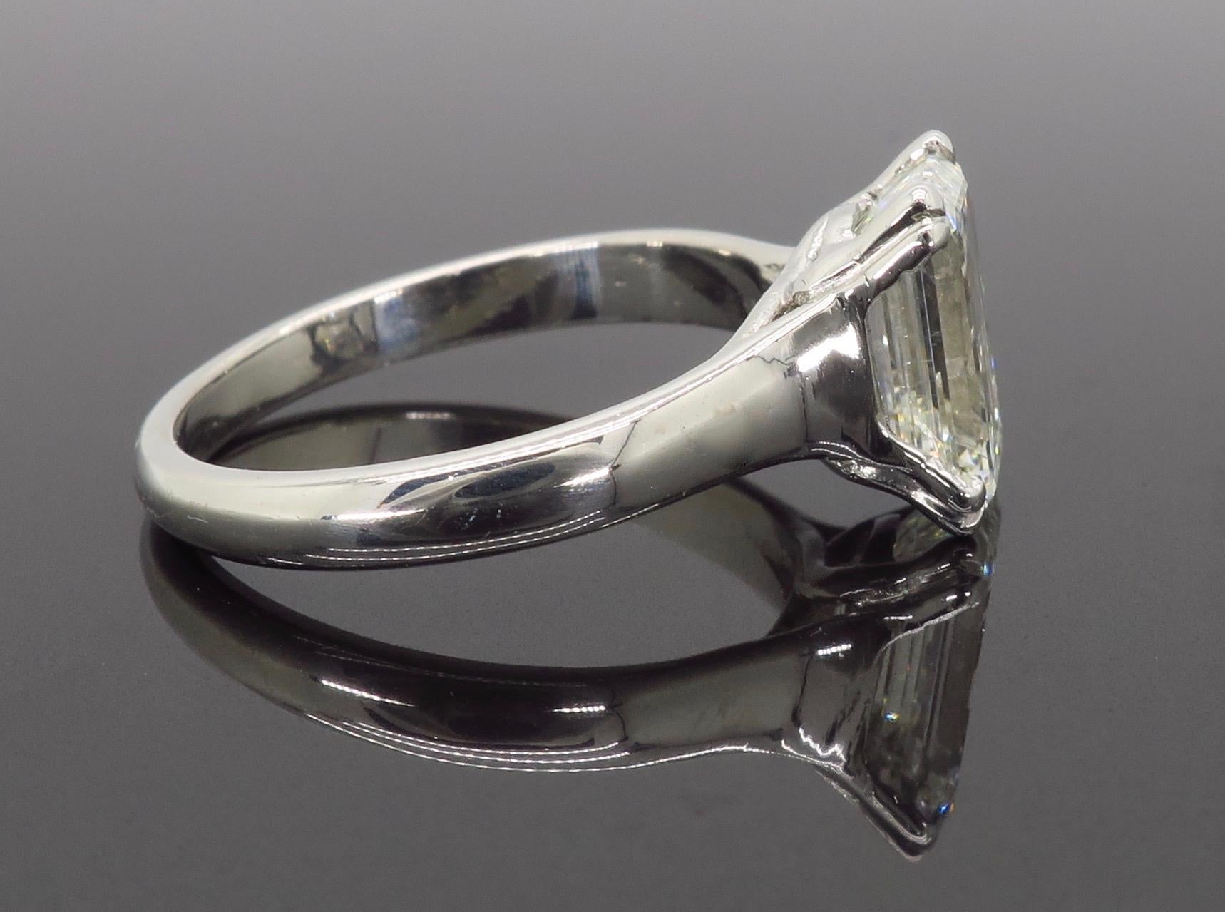 Women's or Men's 2.00 Carat Emerald Cut Diamond Solitaire Engagement Ring in Platinum