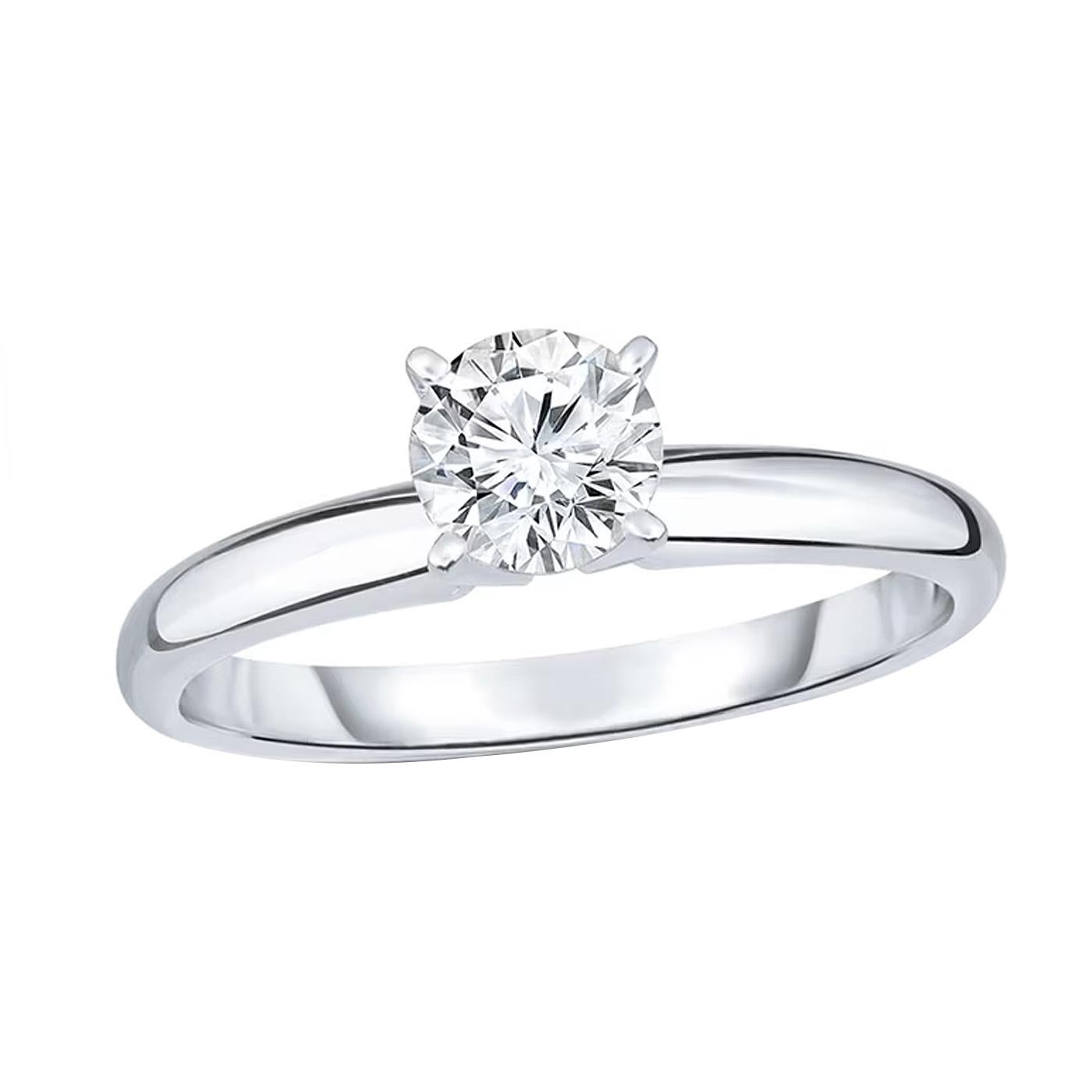 Demandez-lui sa main avec le look exquis de cette étincelante bague de fiançailles solitaire en diamant certifié GIA de style Tiffany. Whiting en or blanc 14 carats, ce design singulier met en valeur un spectaculaire diamant de 2,00 ct. Solitaire en