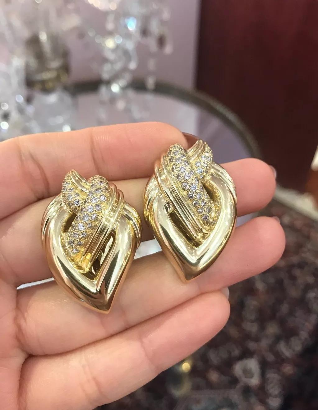 2.00 carat Large Pave Diamond Knot Earrings in 18K Yellow Gold In Excellent Condition For Sale In La Jolla, CA