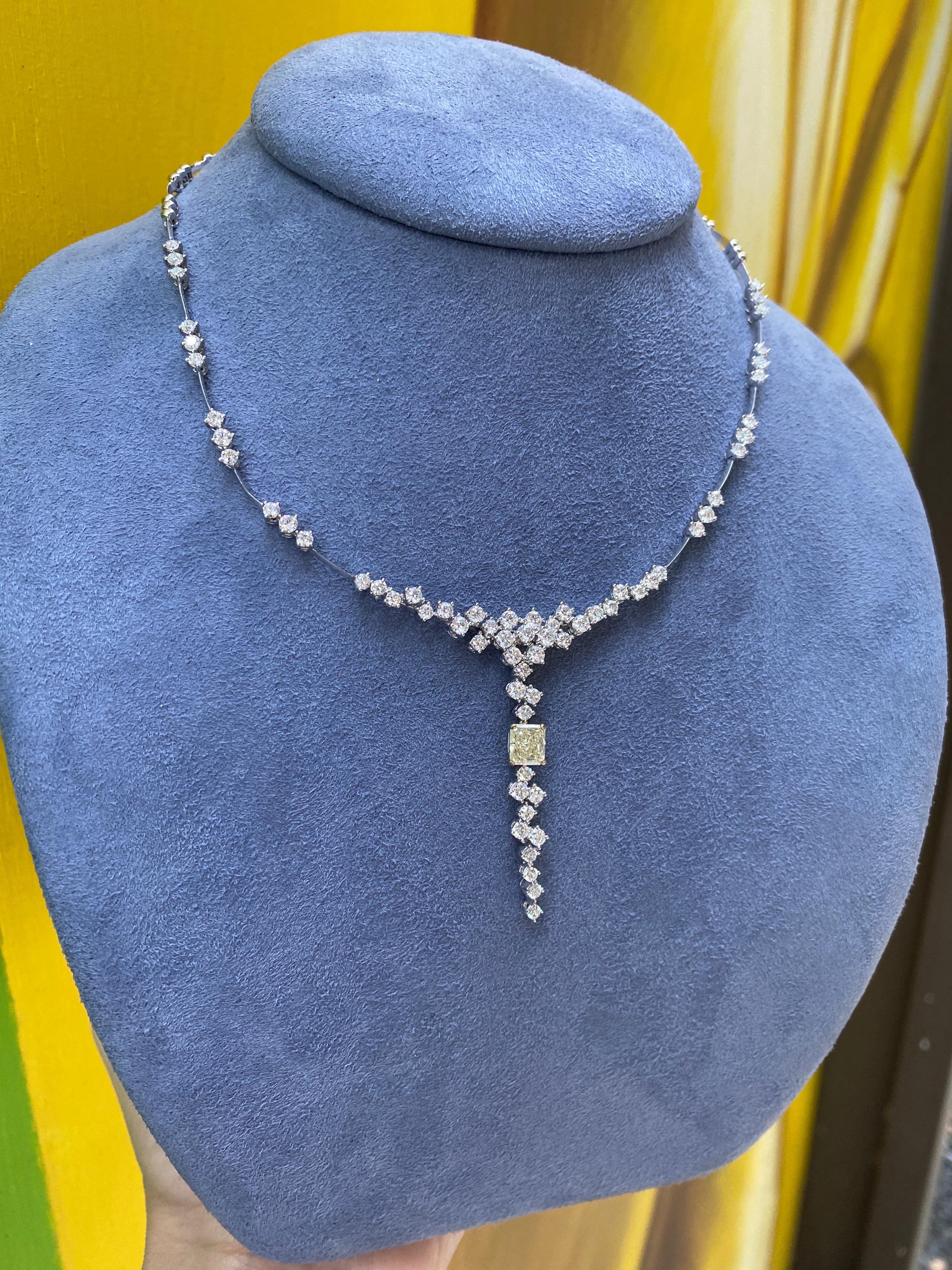 Collana con 2,00 carati di diamanti radianti giallo chiaro con 5,30 carati di diamanti bianchi In condizioni Nuovo in vendita a Houston, TX