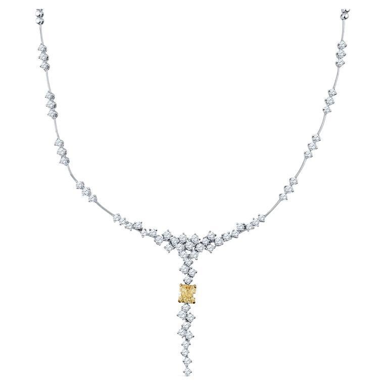 2,00 Karat Heller gelber Fancy-Diamant mit 5,30 Karat weißen Diamanten Halskette im Angebot