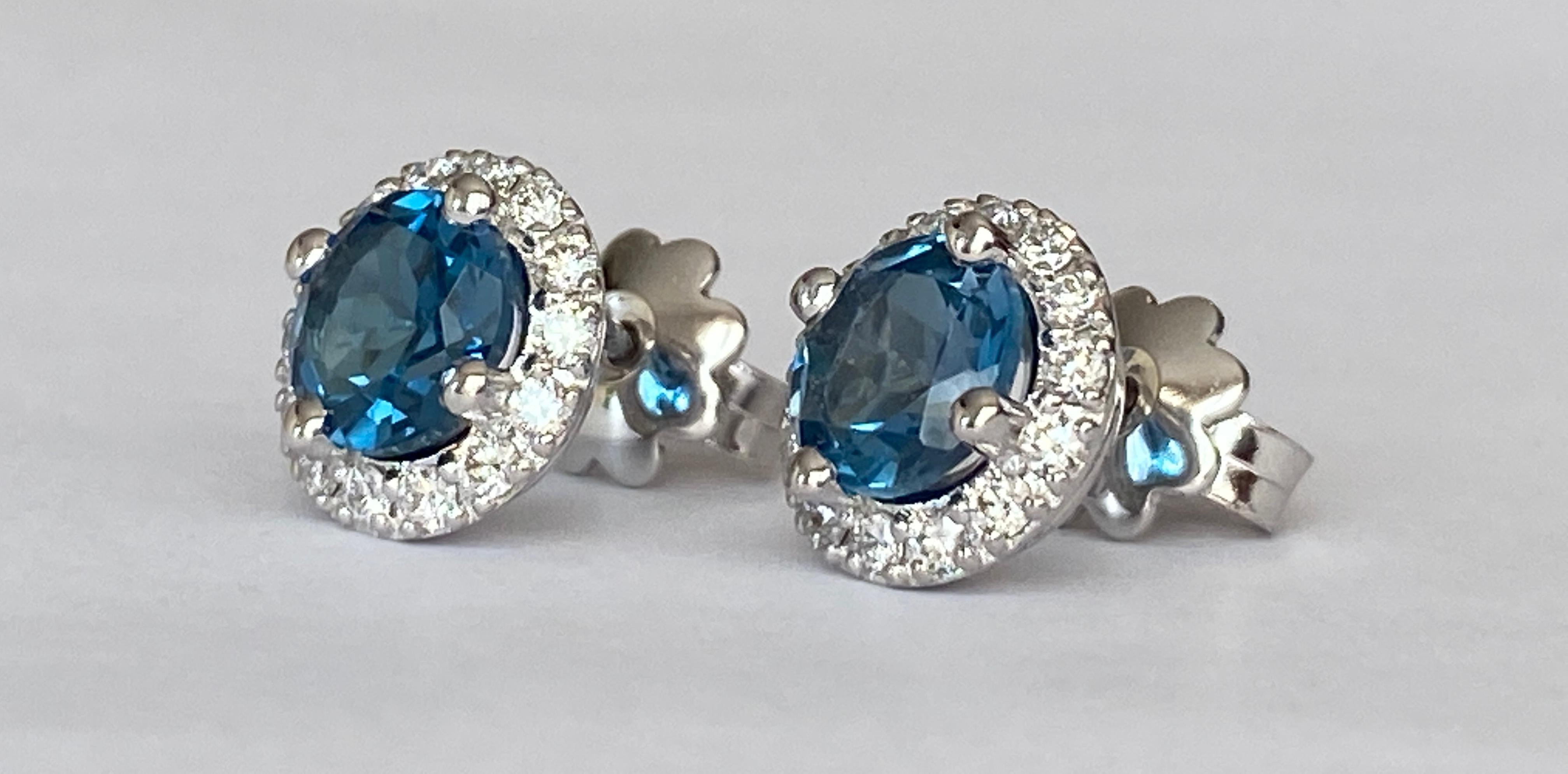 2.00 Carat London Blue Topaz Diamond White Gold Halo stud  Earring In New Condition For Sale In AMSTERDAM, NL
