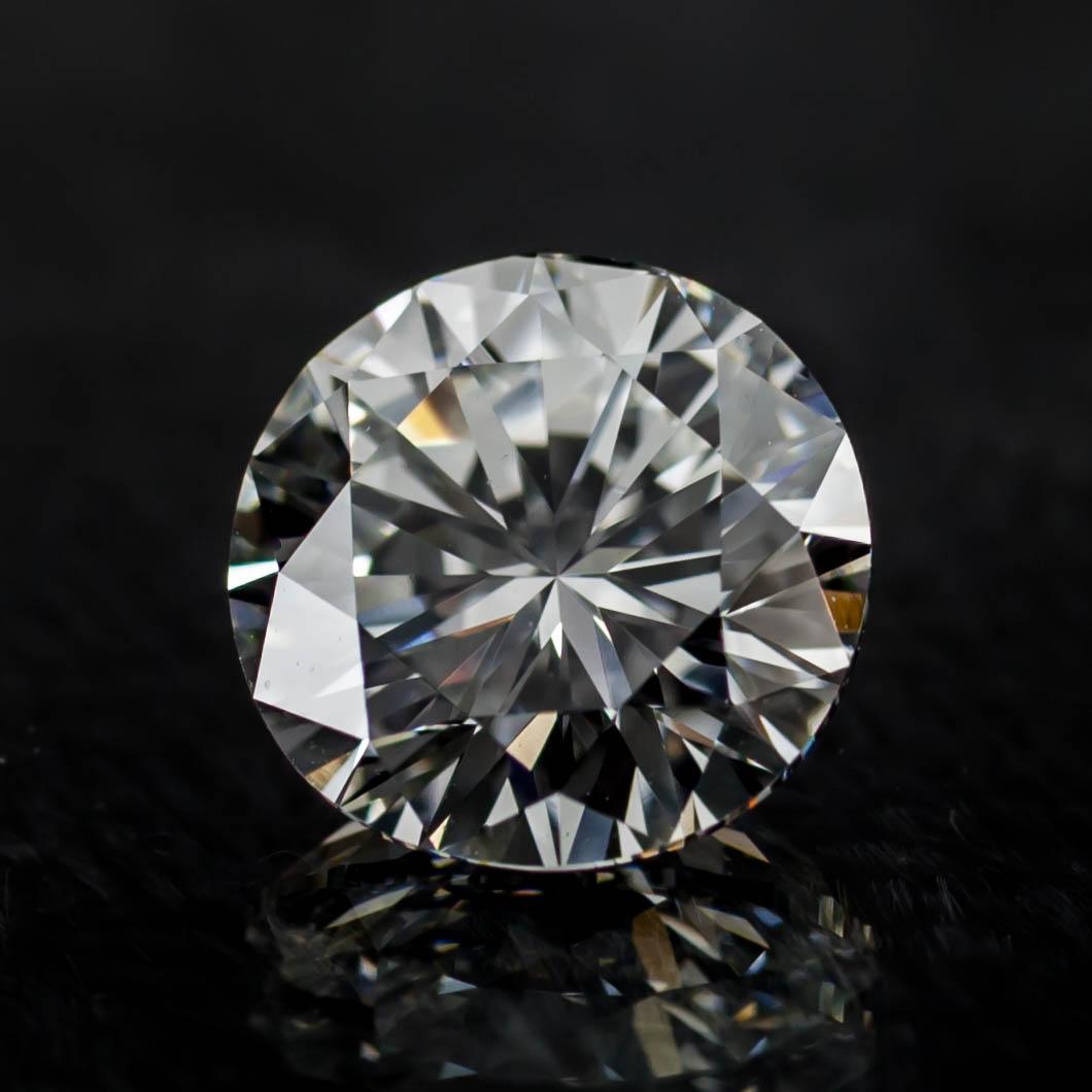 2.00 Carat Loose G / VS1 Round Brilliant Cut Diamond GIA Certified In Excellent Condition For Sale In Sherman Oaks, CA