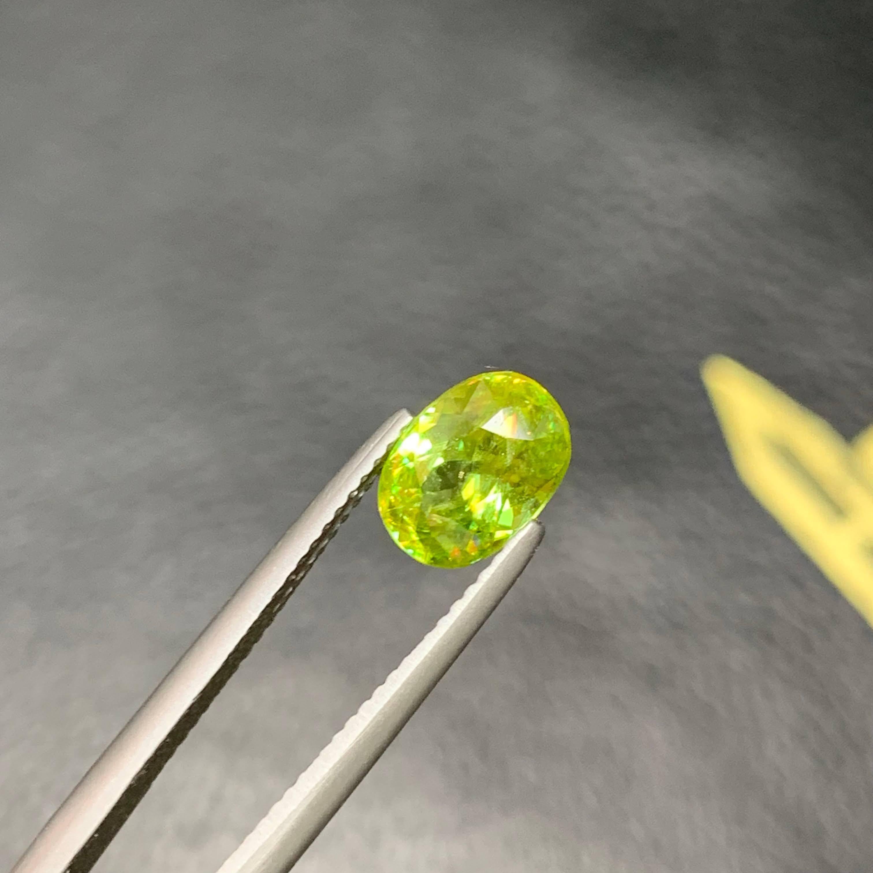 2.00 Carat Loose Natural Sphene Stone Oval Shaped Madagascar's Gemstone (pierre précieuse de Madagascar) Neuf - En vente à Bangkok, TH