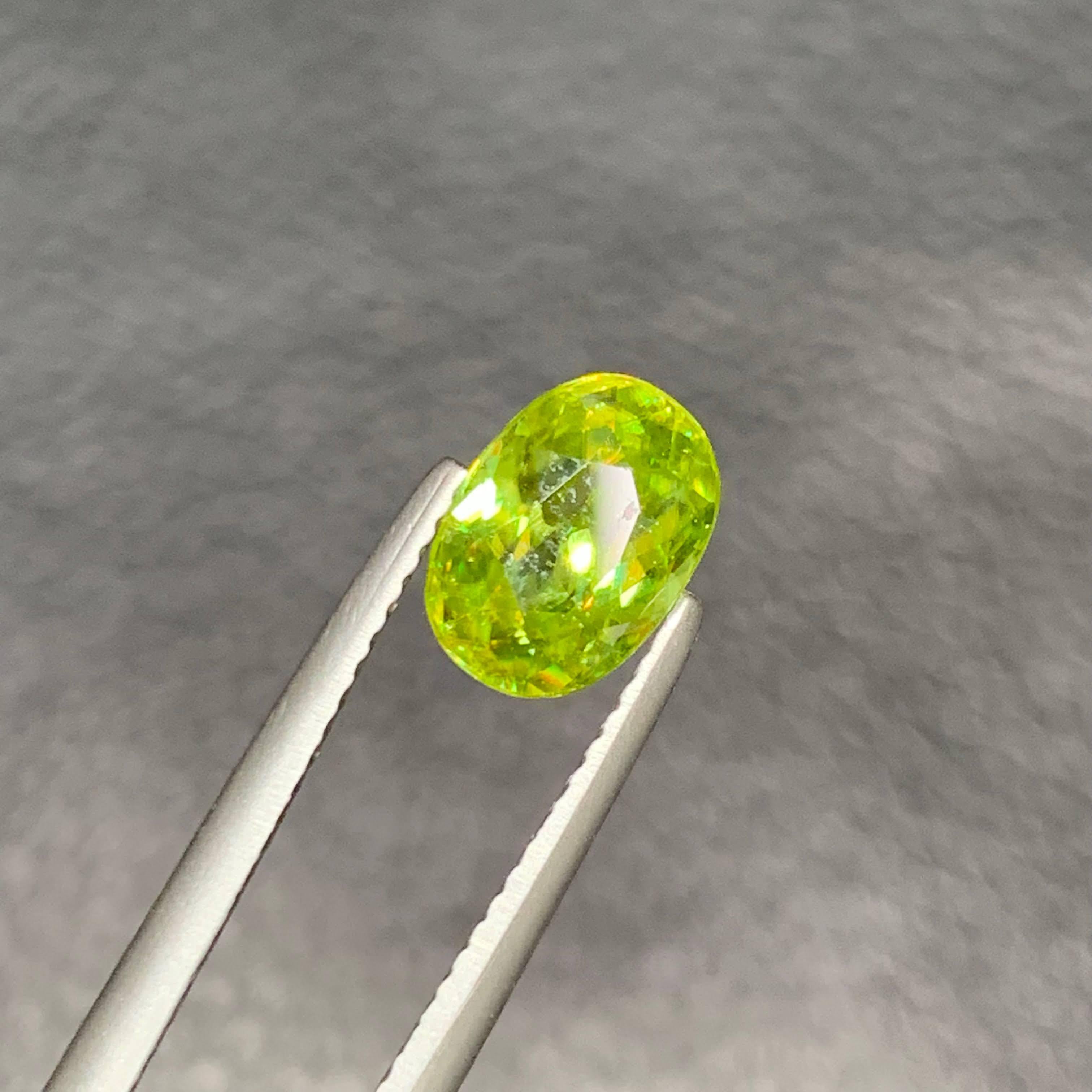 2.00 Carat Loose Natural Sphene Stone Oval Shaped Madagascar's Gemstone (pierre précieuse de Madagascar) en vente 3