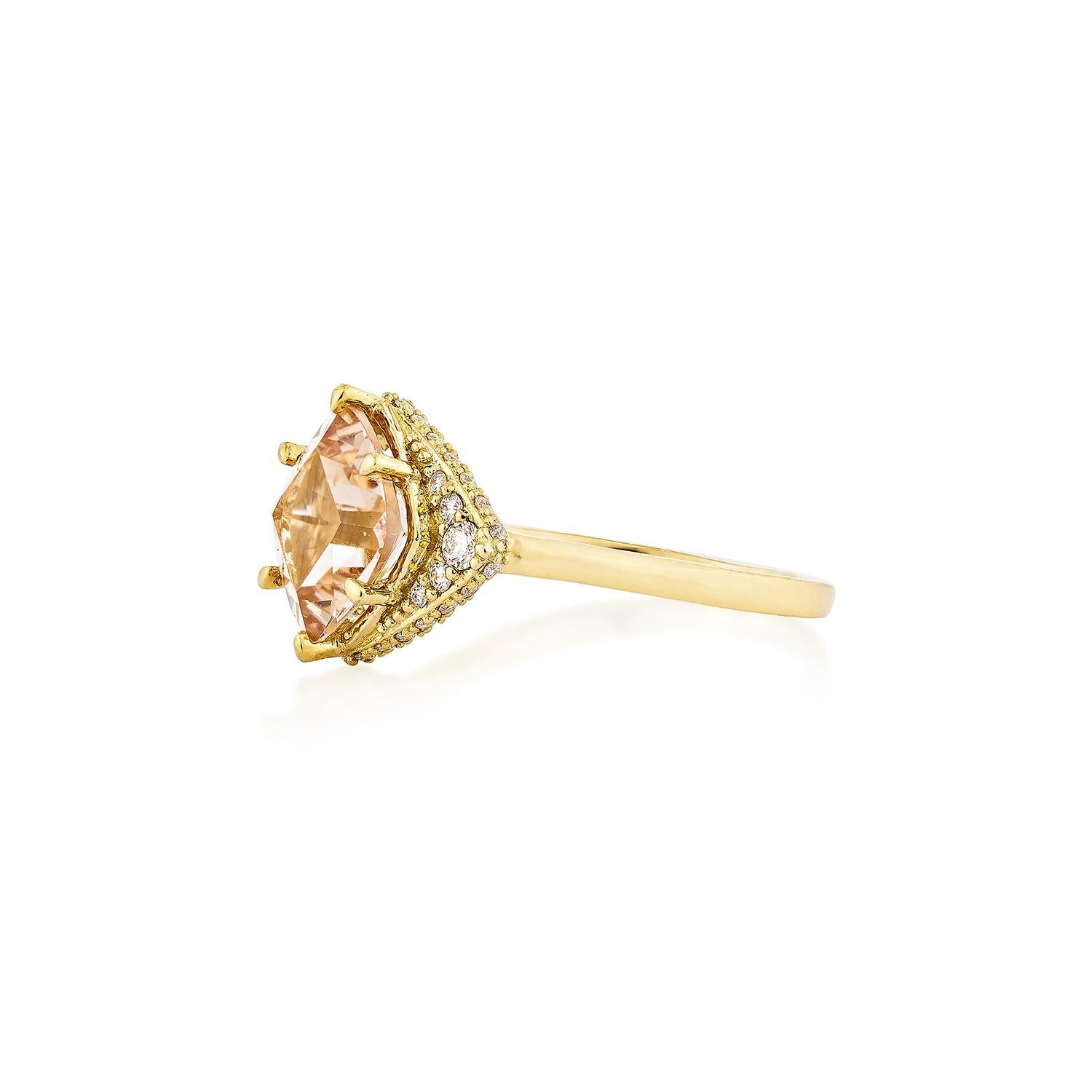 Round Cut 2.00 Carat Morganite Fancy Ring in 18Karat Yellow Gold with White Diamond.    For Sale