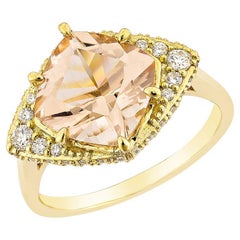 Bague fantaisie en or jaune 18 carats avec Morganite de 2,00 carats et diamants blancs.   