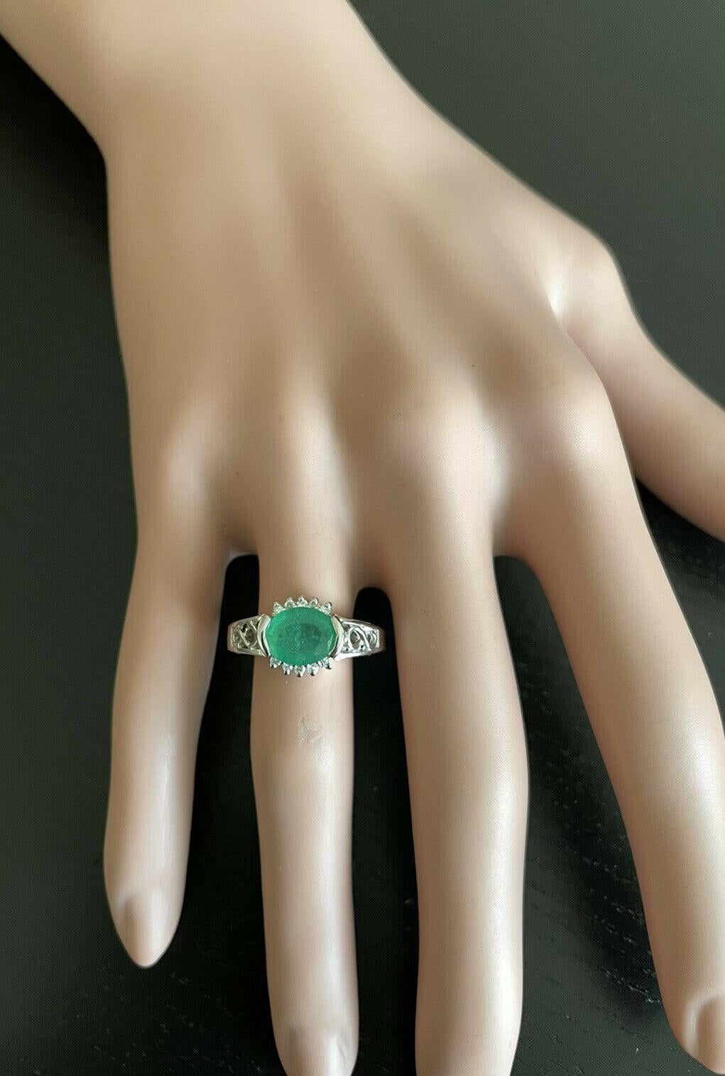 Women's 2.00 Carat Natural Emerald & Diamond 14k Solid White Gold Ring For Sale