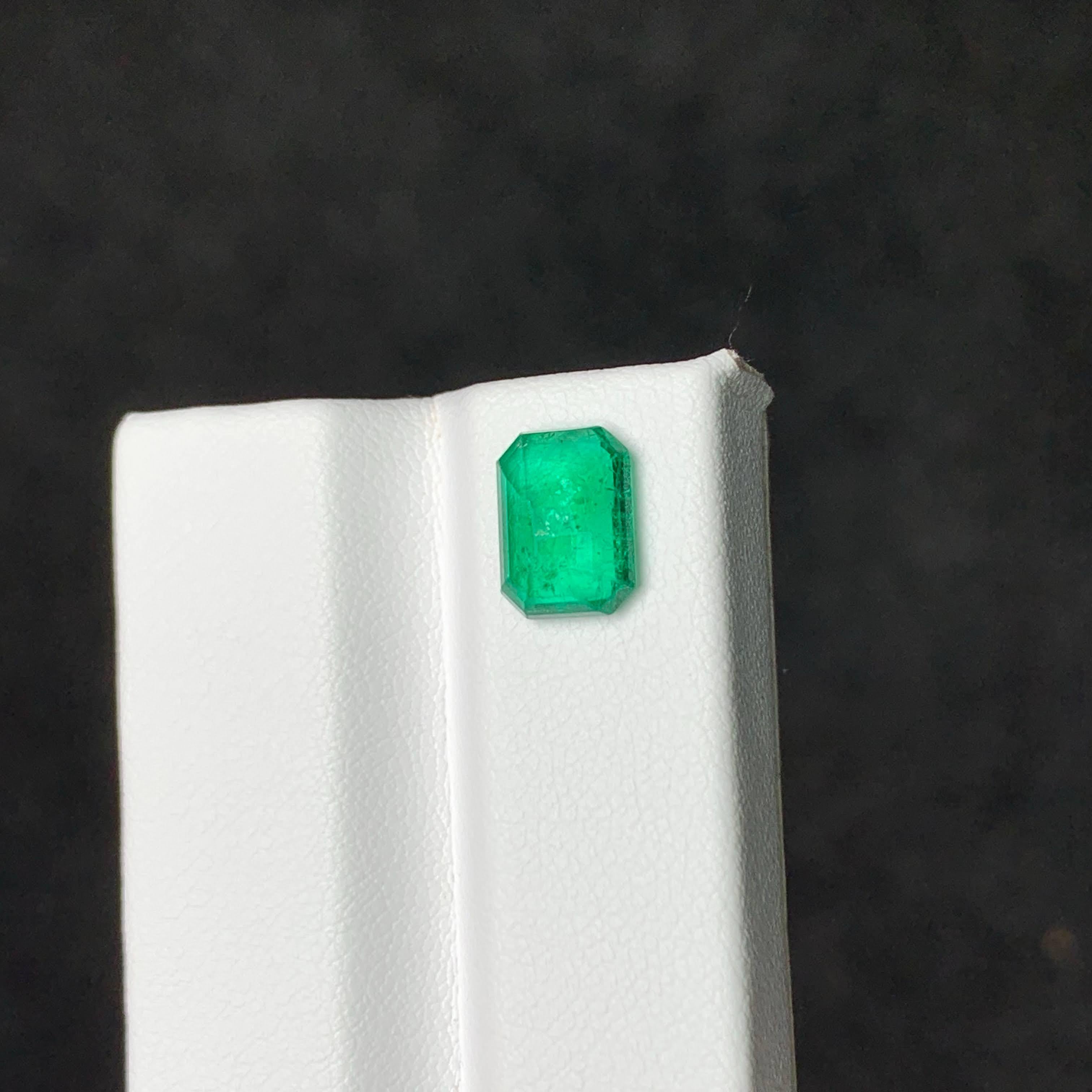 Taglio smeraldo 2,00 Carati di pietra naturale allentata Greene & Greene Stone Pietra preziosa tagliata a smeraldo dallo Zambia in vendita