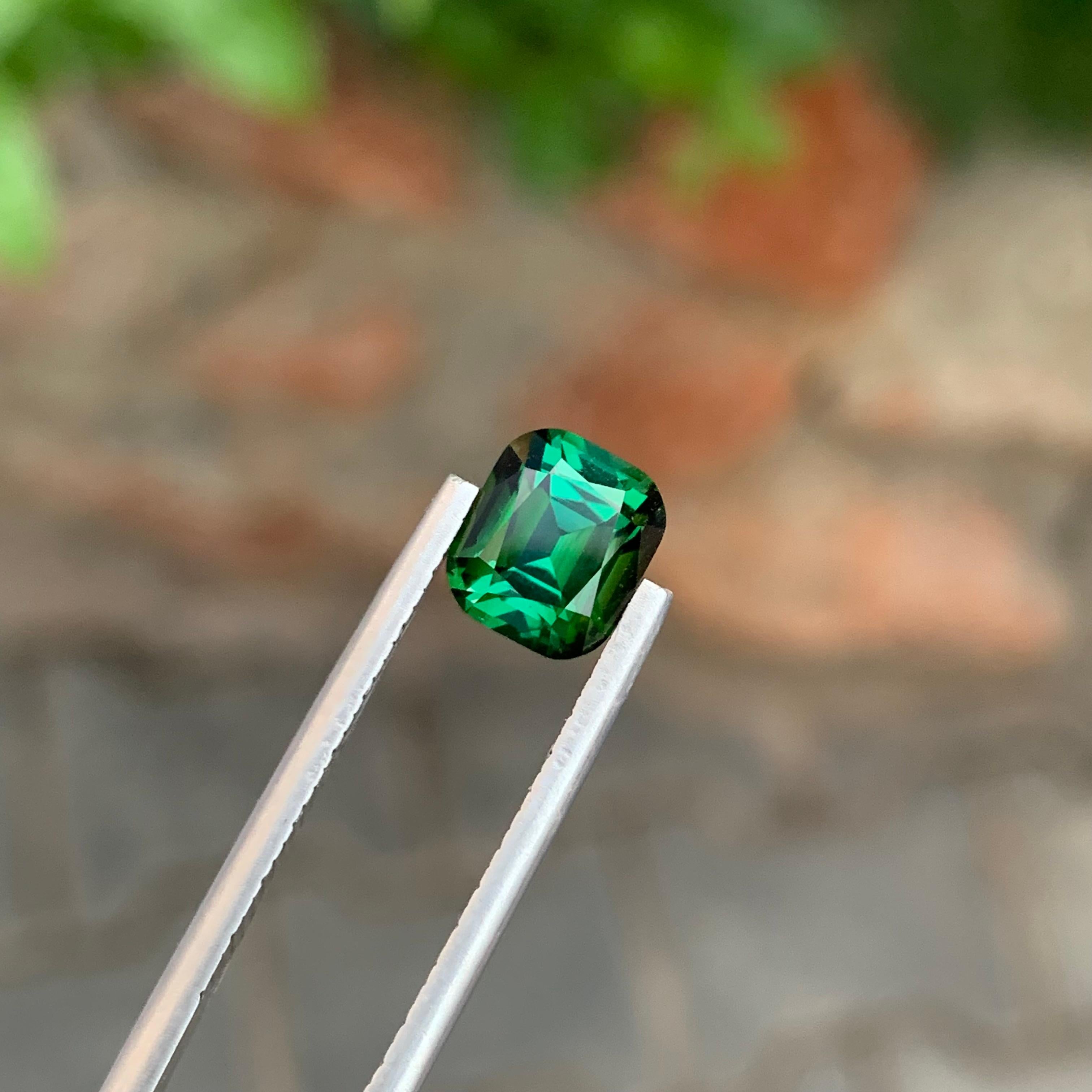 Taille coussin 2.00 Carat Natural Loose Green Tourmaline Cushion Shape Gem For Jewellery (Tourmaline verte en forme de coussin pour bijoux) en vente
