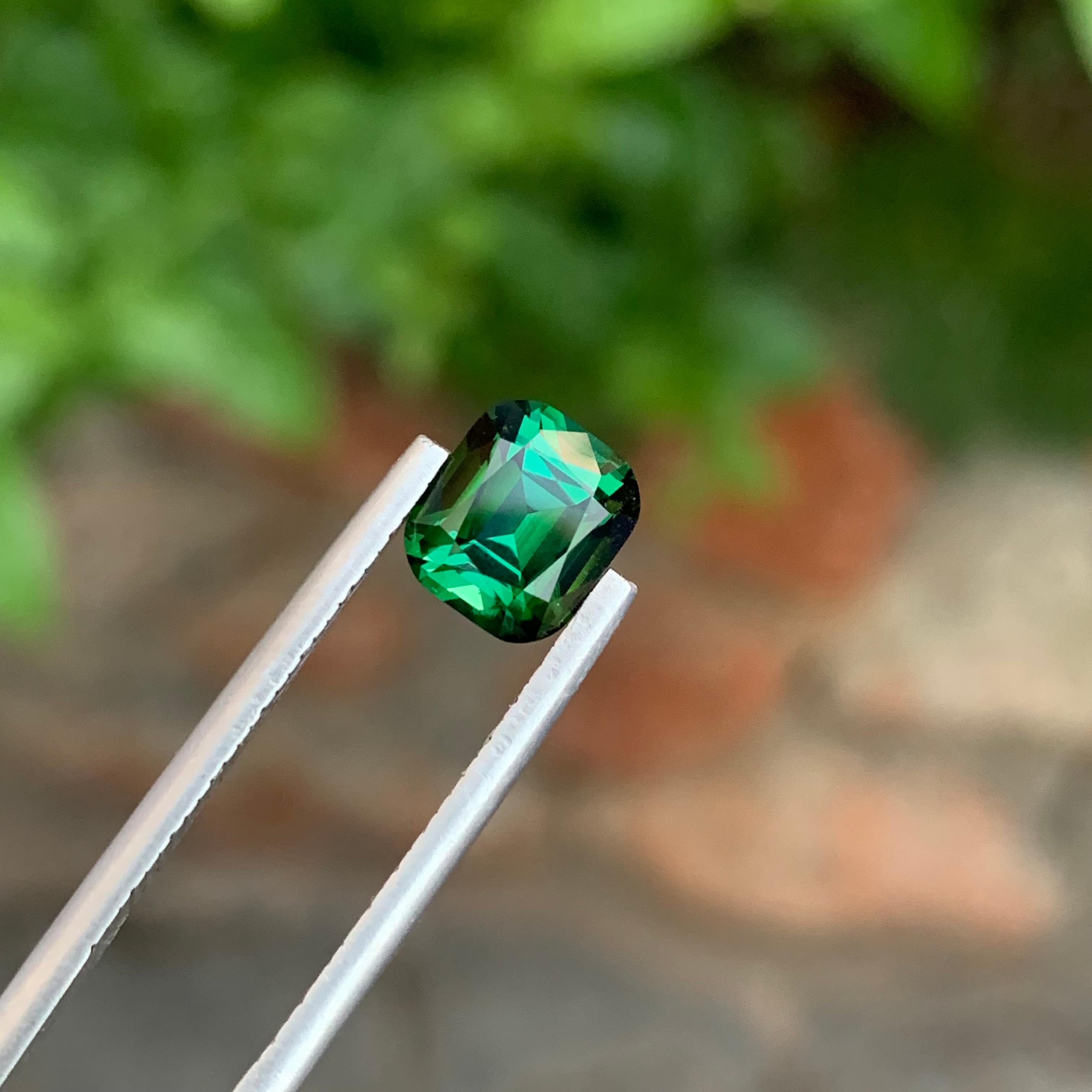 2.00 Carat Natural Loose Green Tourmaline Cushion Shape Gem For Jewellery (Tourmaline verte en forme de coussin pour bijoux) en vente 2