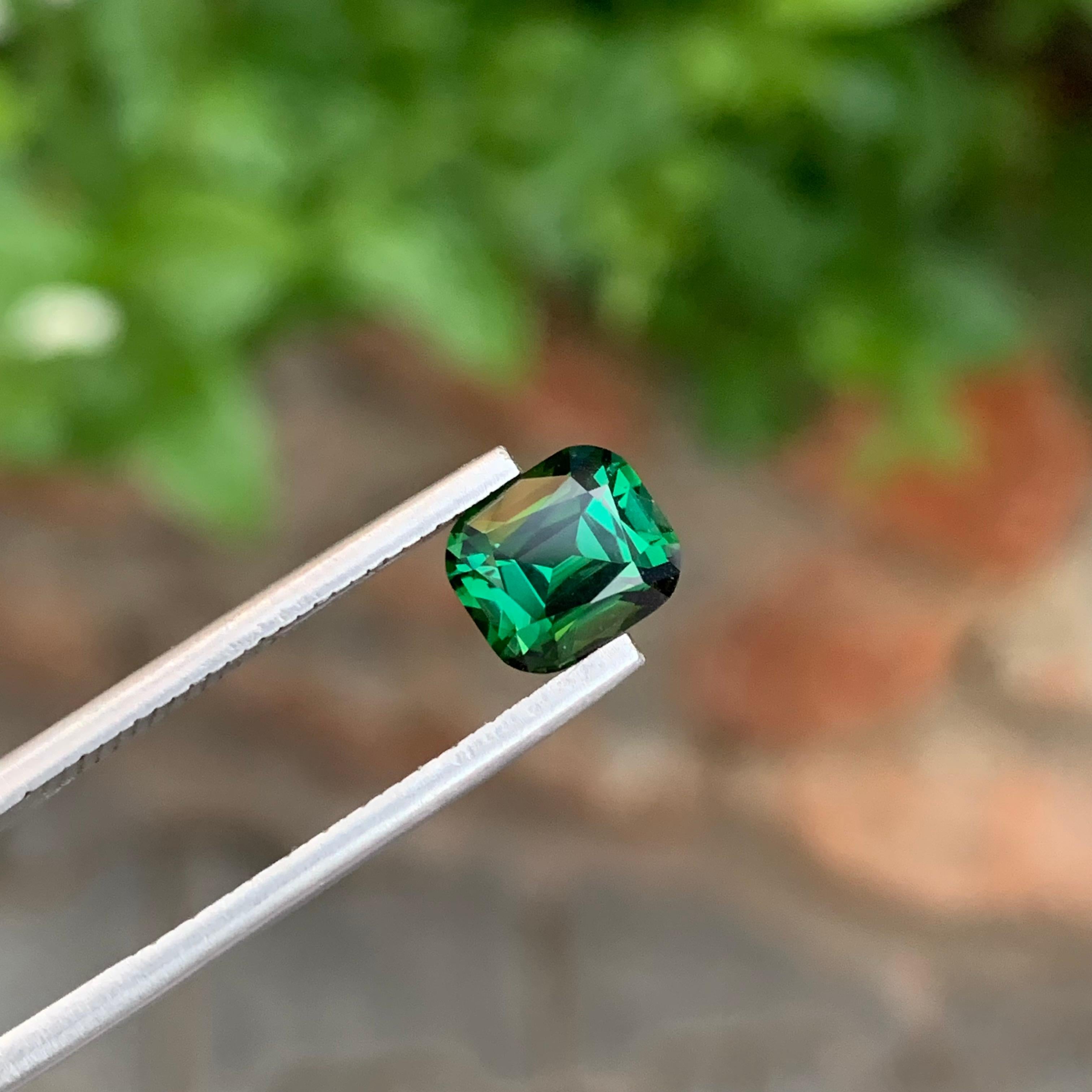 2.00 Carat Natural Loose Green Tourmaline Cushion Shape Gem For Jewellery (Tourmaline verte en forme de coussin pour bijoux) en vente 3