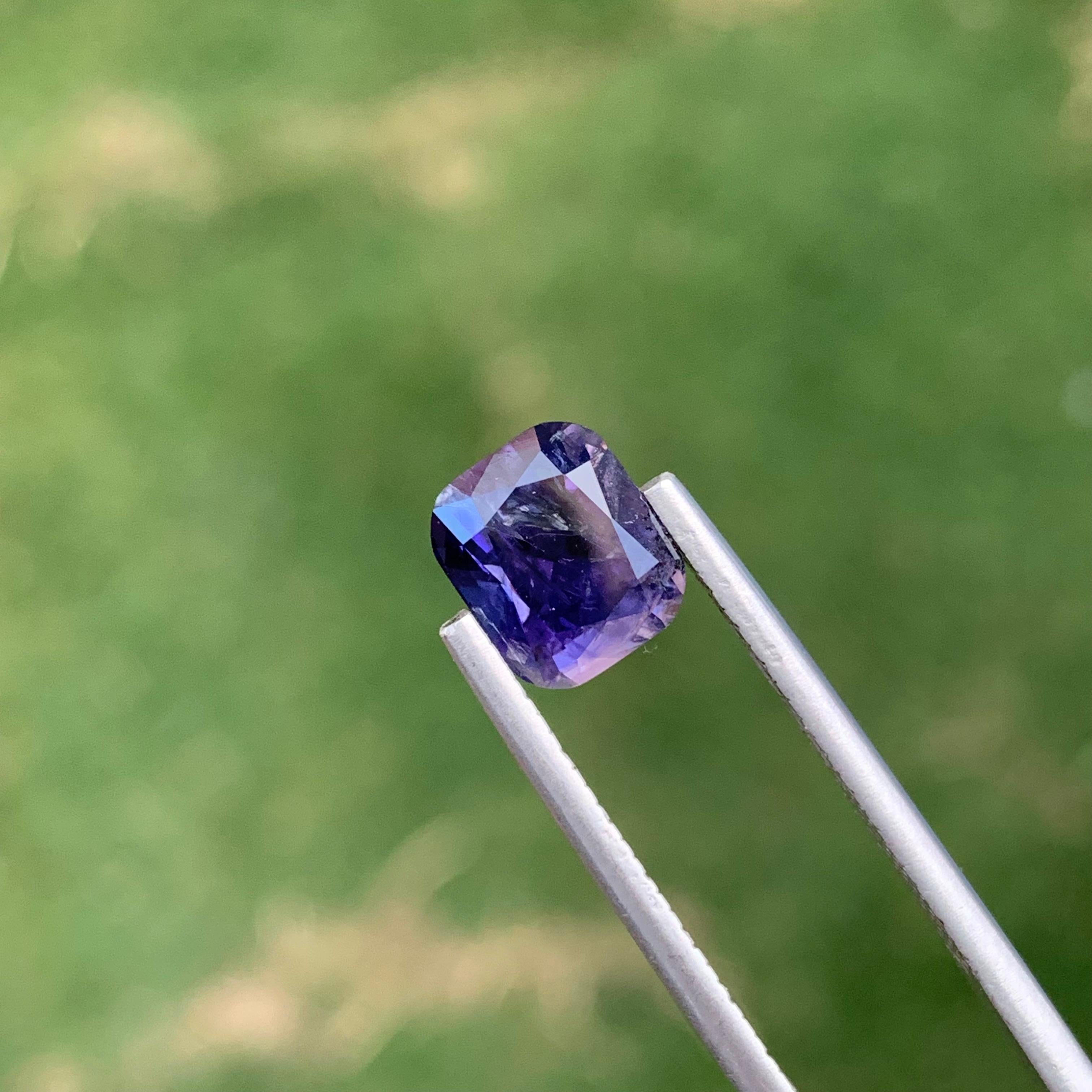 Gemme naturelle en forme de coussin en iolite de 2,00 carats provenant d'une mine d'Inde Neuf - En vente à Peshawar, PK