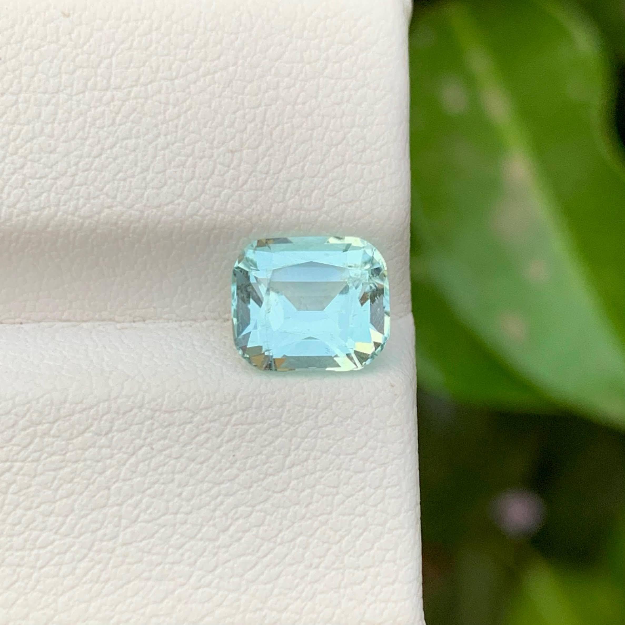 Gewicht 2,00 Karat 
Abmessungen 8,0x6,9x5,5mm
Behandlung Keine 
Herkunft Pakistan 
Klarheit VVS 
Form Schnitt Kissen 





Dieser 2,00 Karat natürliche, lose hellblaue Aquamarin ist ein fesselnder Edelstein mit einem erfrischenden, ozeanähnlichen