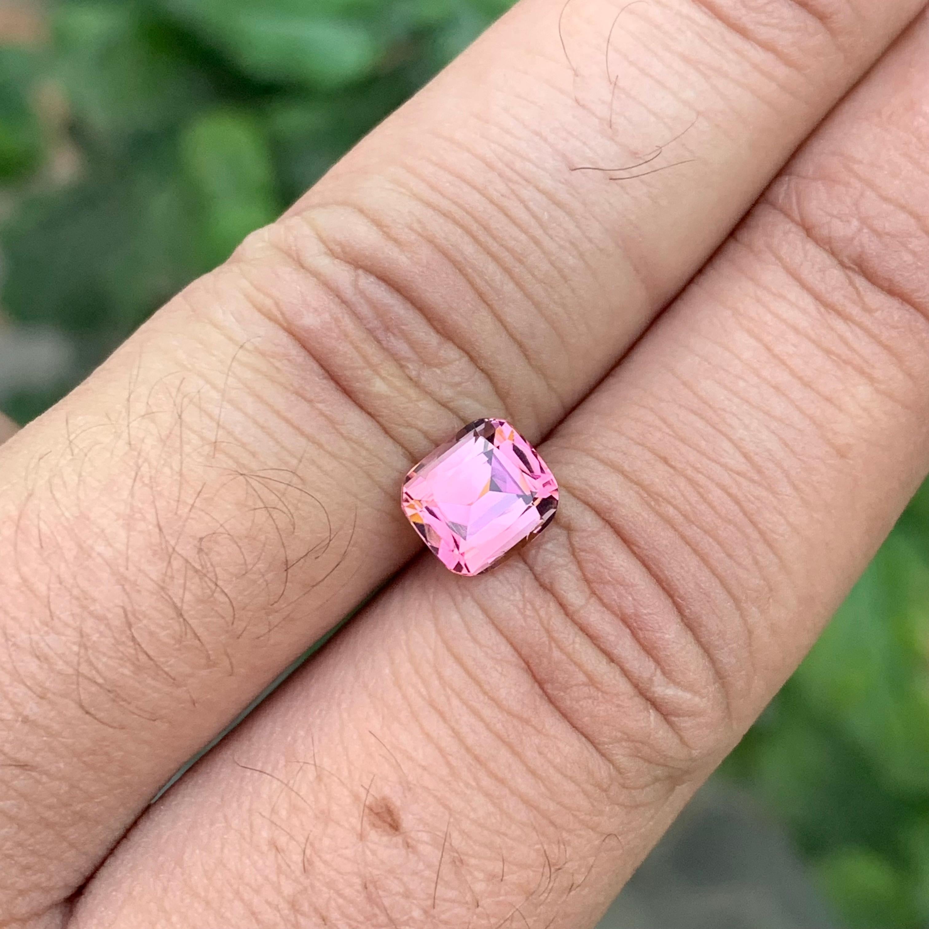 2.00 Carat Natural Loose Pink Tourmaline Cushion Shape Gem en vente 4