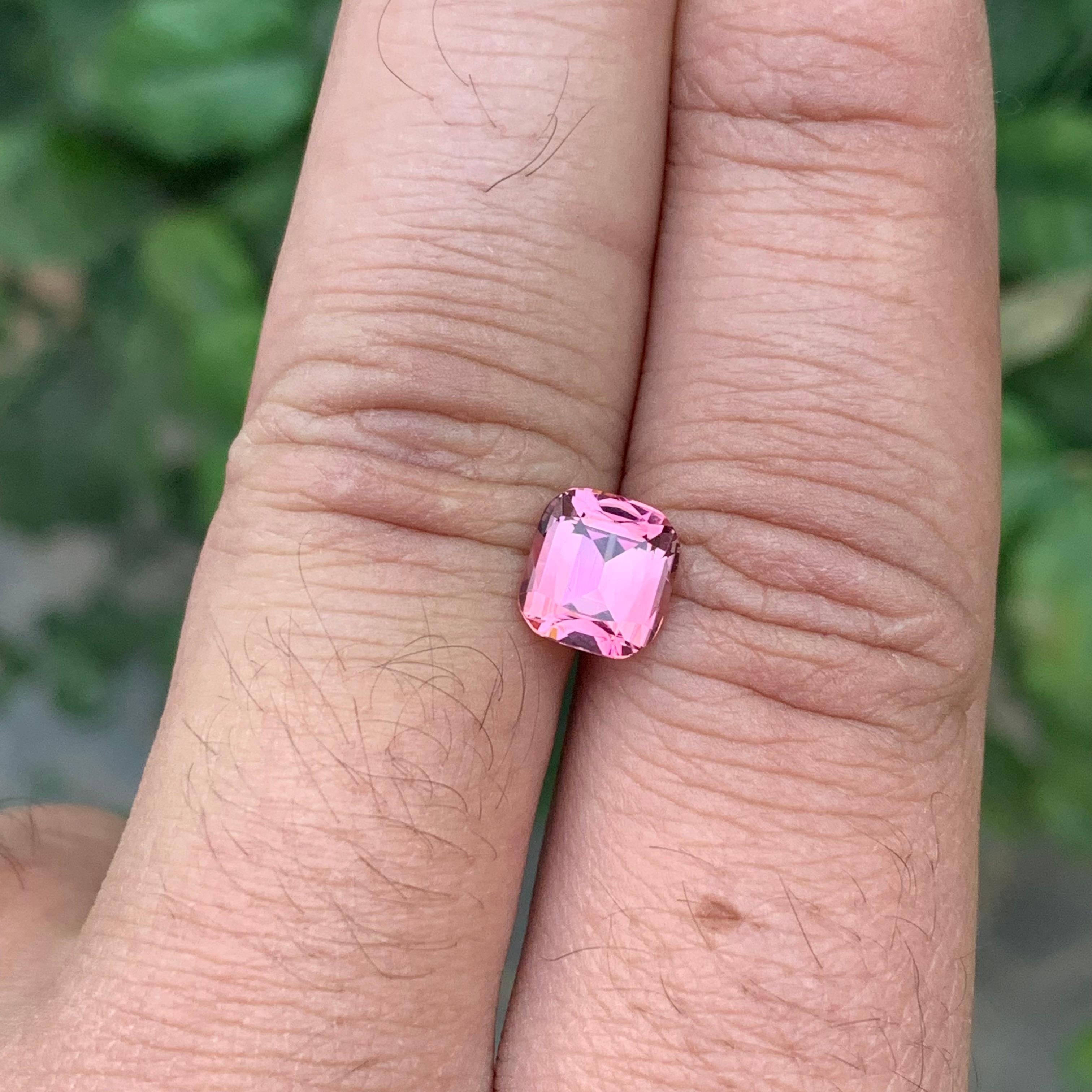 2.00 Carat Natural Loose Pink Tourmaline Cushion Shape Gem en vente 5