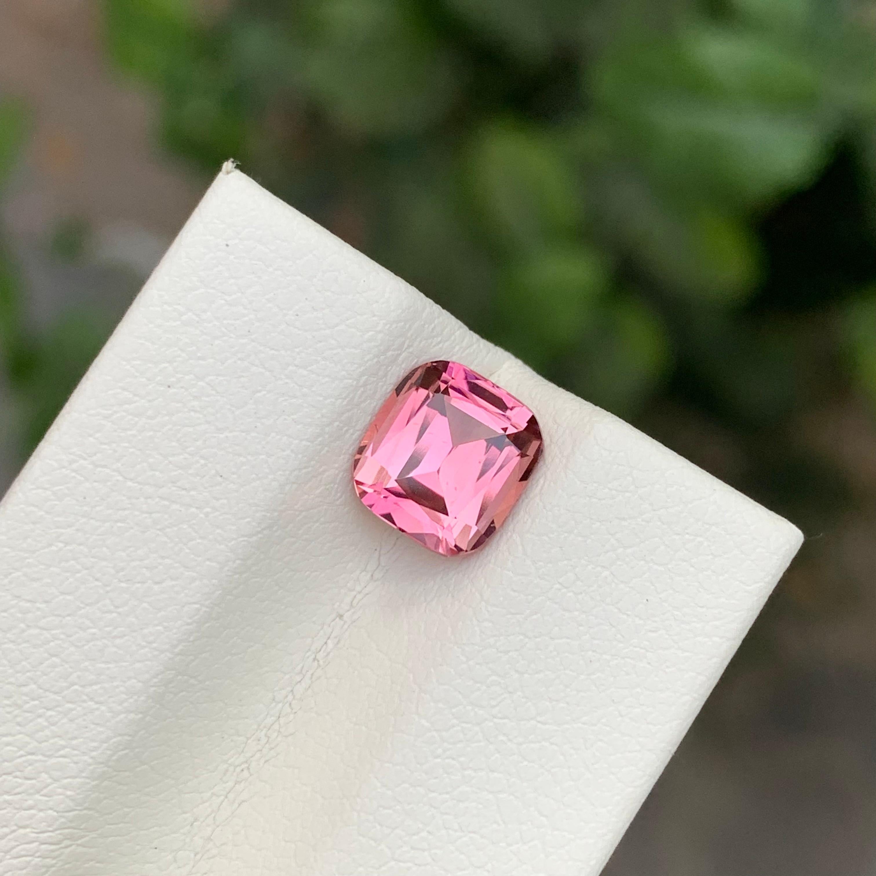 Arts and Crafts 2.00 Carat Natural Loose Pink Tourmaline Cushion Shape Gem en vente