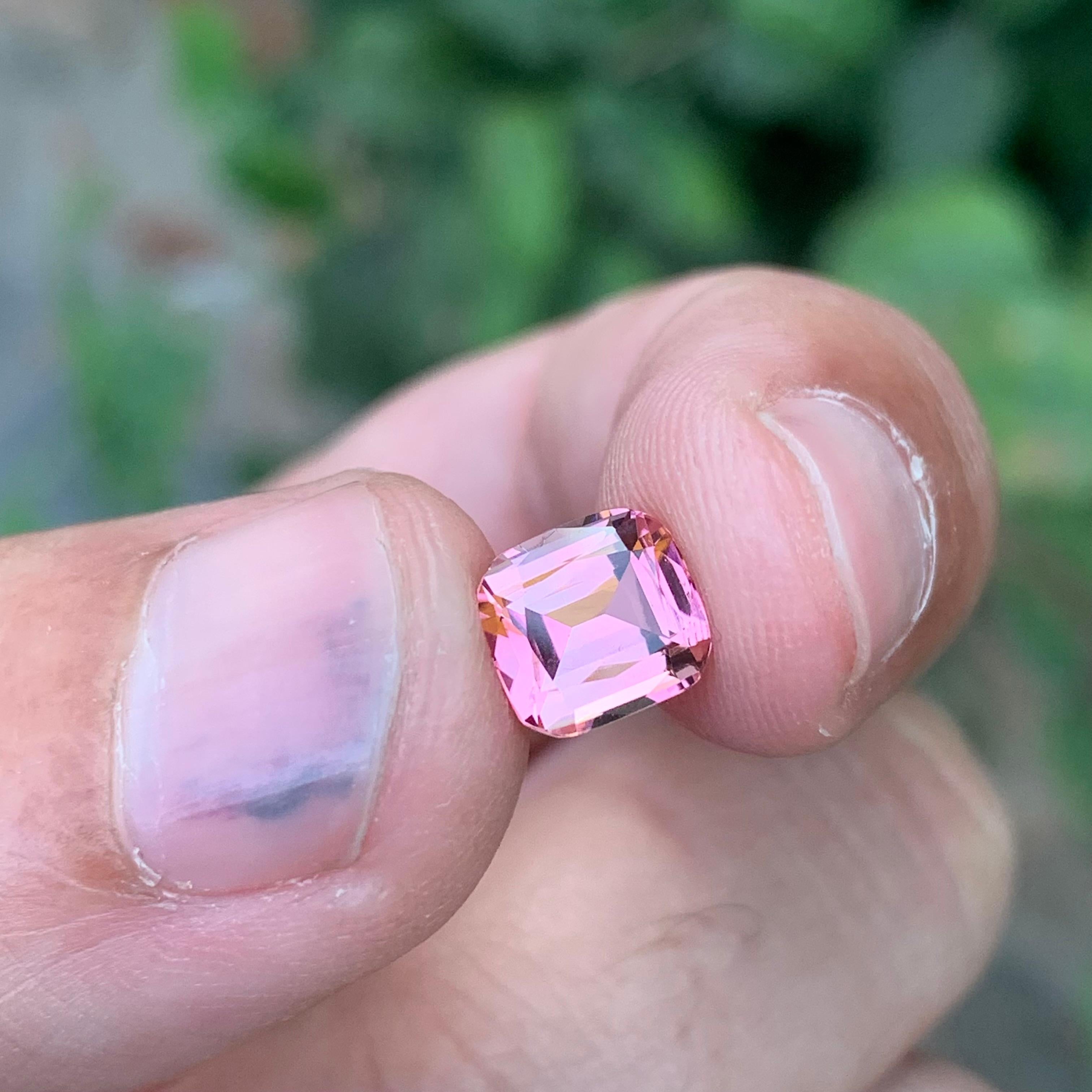 2.00 Carat Natural Loose Pink Tourmaline Cushion Shape Gem en vente 1