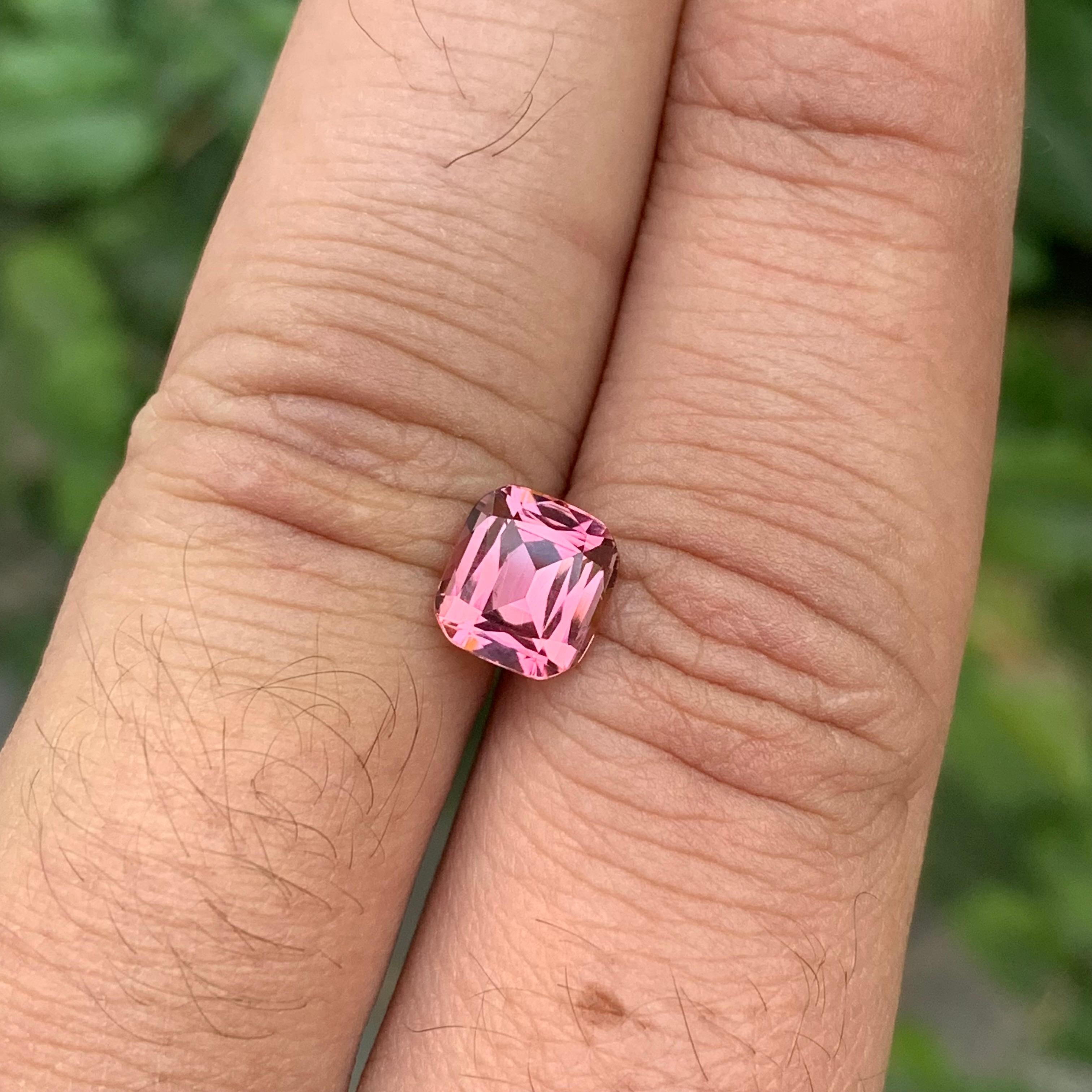 2.00 Carat Natural Loose Pink Tourmaline Cushion Shape Gem en vente 3