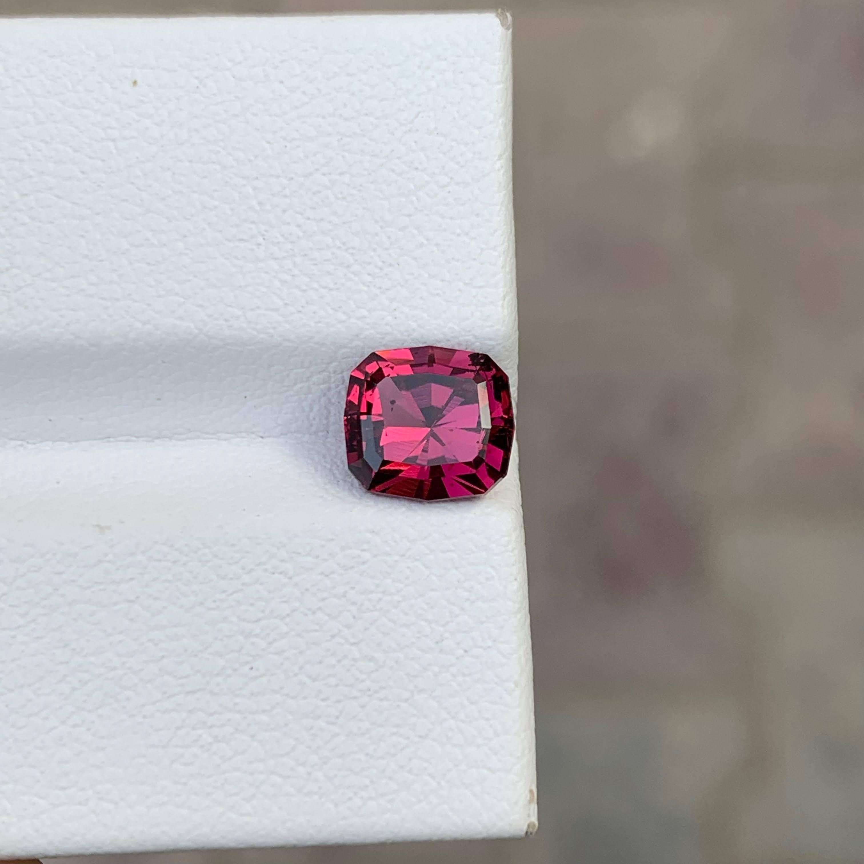 2.00 Carati di granato rosso rosato naturale sfuso Pietra africana tagliata a cuscino In condizioni Nuovo in vendita a Bangkok, TH