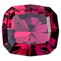 2.00 Carat Natural Loose Pinkish Red Garnet Stone Cushion Cut African Gemstone (pierre précieuse africaine)