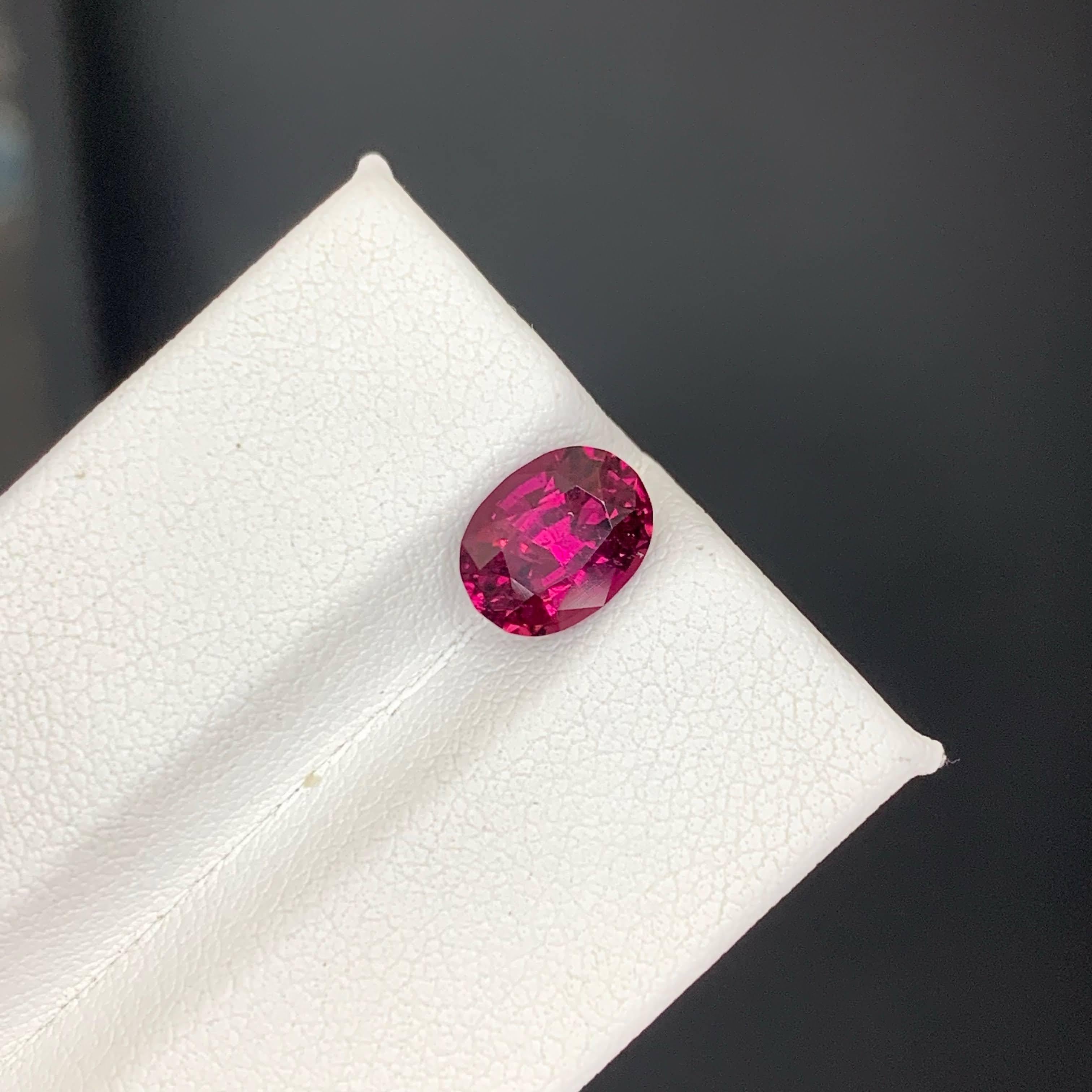 2.00 Carat Natural Loose Quality Rubelite Tourmaline Oval Cut Afghan Gemstone (pierre précieuse afghane) Unisexe en vente