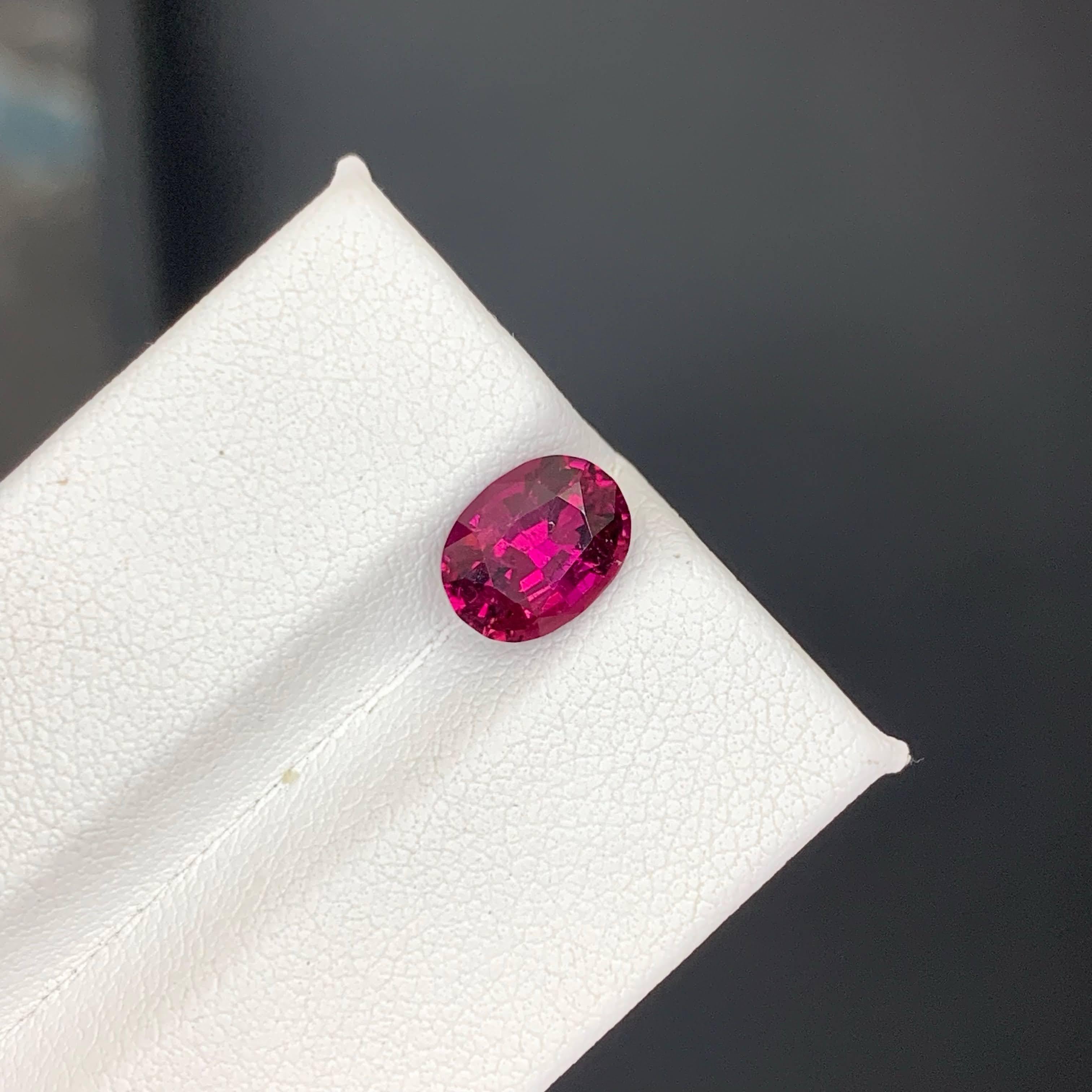 2.00 Carat Natural Loose Quality Rubelite Tourmaline Oval Cut Afghan Gemstone (pierre précieuse afghane) en vente 1